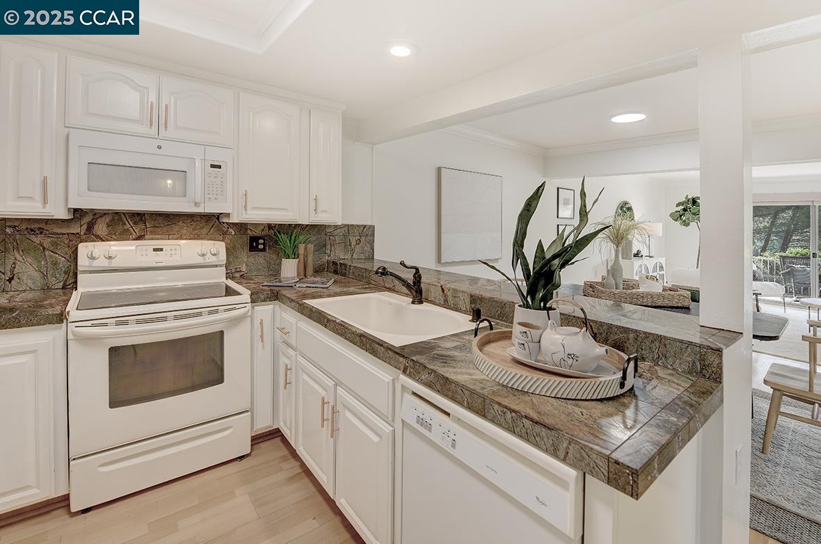 Photo #7: 41113793 Listing: Photo #7