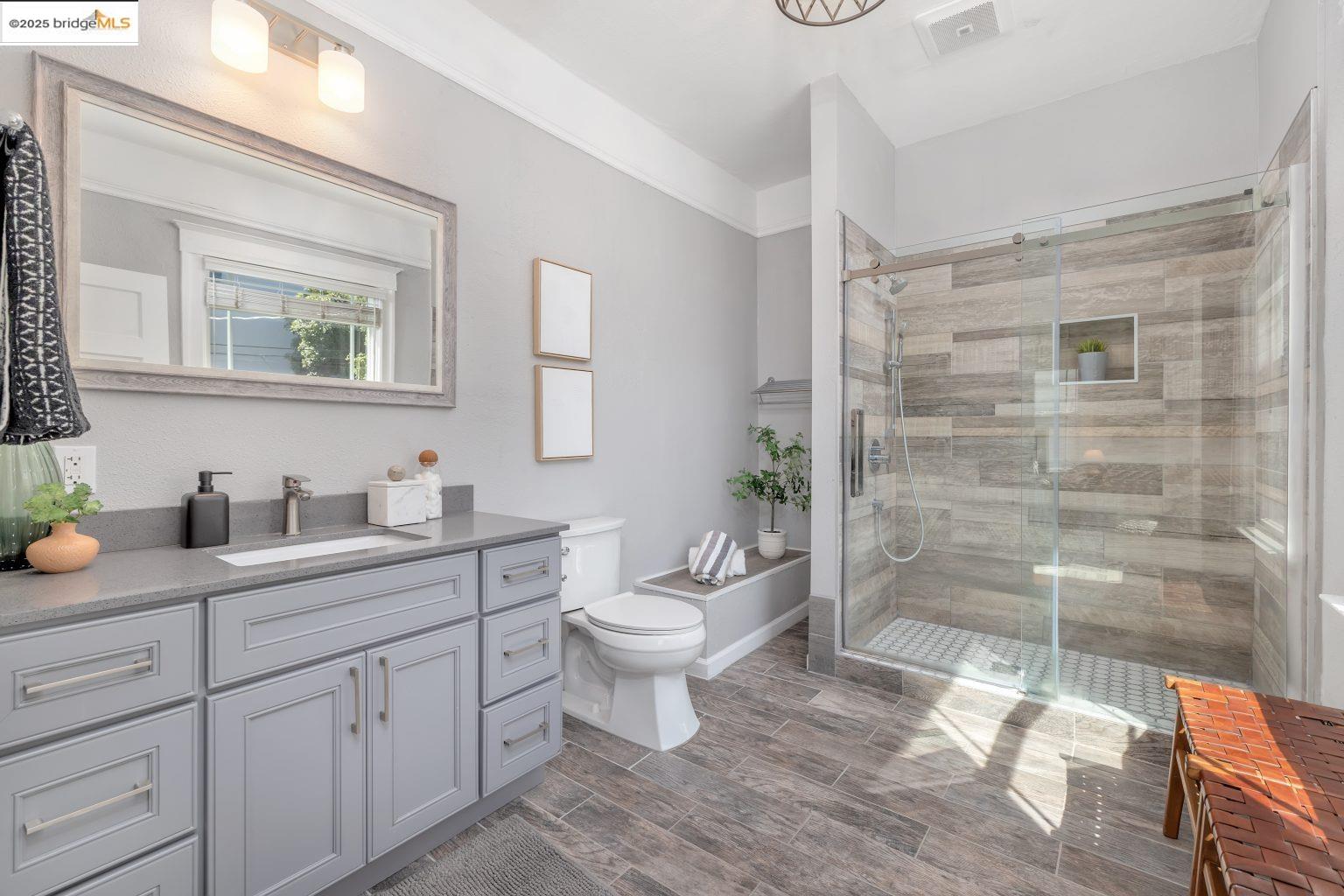 Detail Gallery Image 26 of 42 For 1837 7th Ave, Oakland,  CA 94606 - 3 Beds | 3 Baths