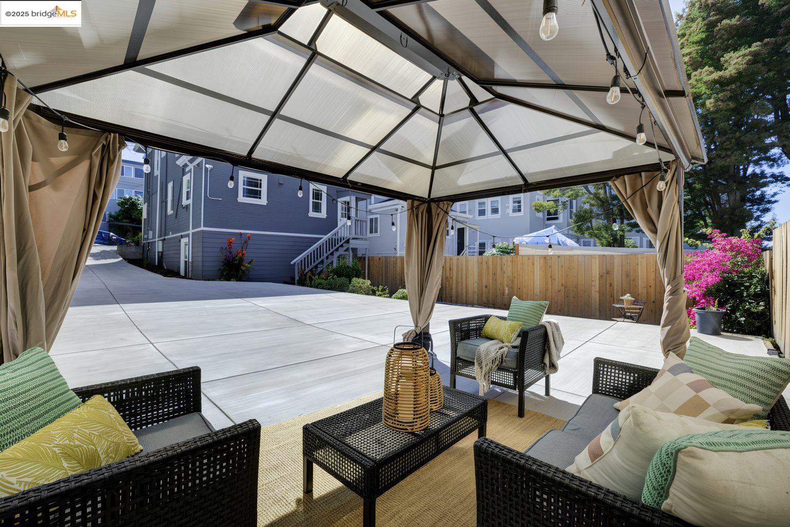 Detail Gallery Image 37 of 42 For 1837 7th Ave, Oakland,  CA 94606 - 3 Beds | 3 Baths