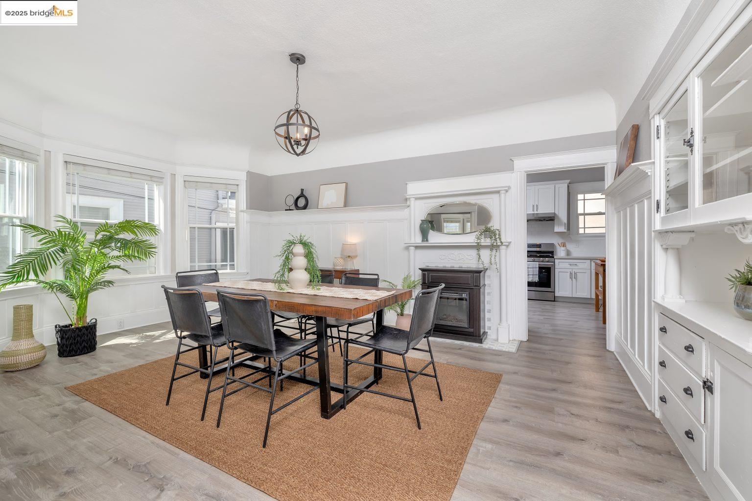 Detail Gallery Image 7 of 42 For 1837 7th Ave, Oakland,  CA 94606 - 3 Beds | 3 Baths