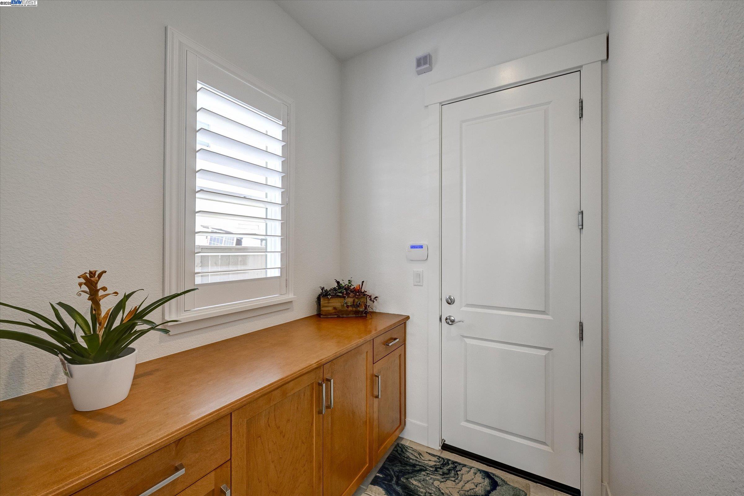 Detail Gallery Image 14 of 48 For 4072 Whitney Vista Ln, Rocklin,  CA 95677 - 4 Beds | 3/1 Baths