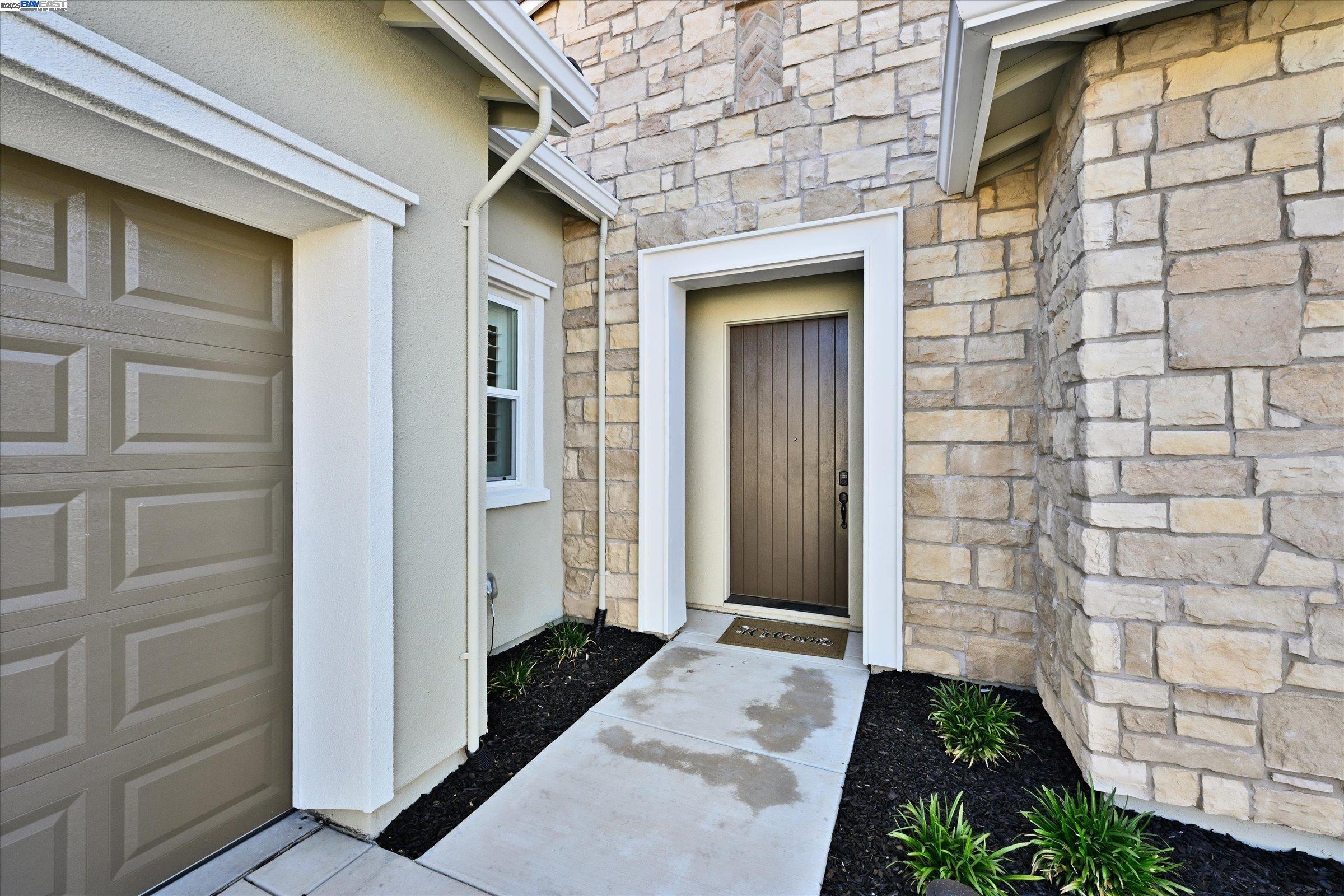 Detail Gallery Image 3 of 48 For 4072 Whitney Vista Ln, Rocklin,  CA 95677 - 4 Beds | 3/1 Baths