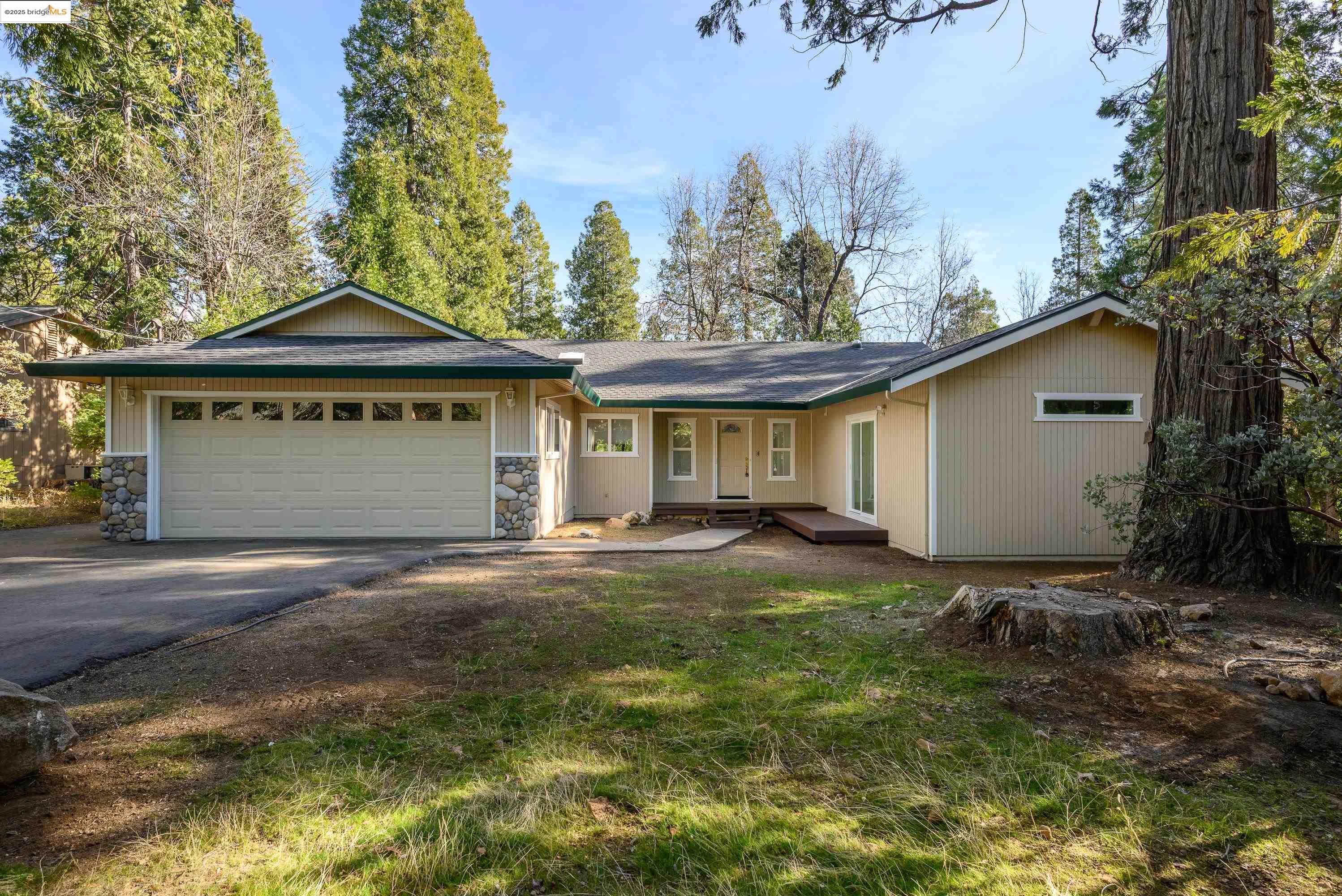 Detail Gallery Image 2 of 30 For 22749 Confidence Rd, Twain Harte,  CA 95383 - 3 Beds | 3 Baths