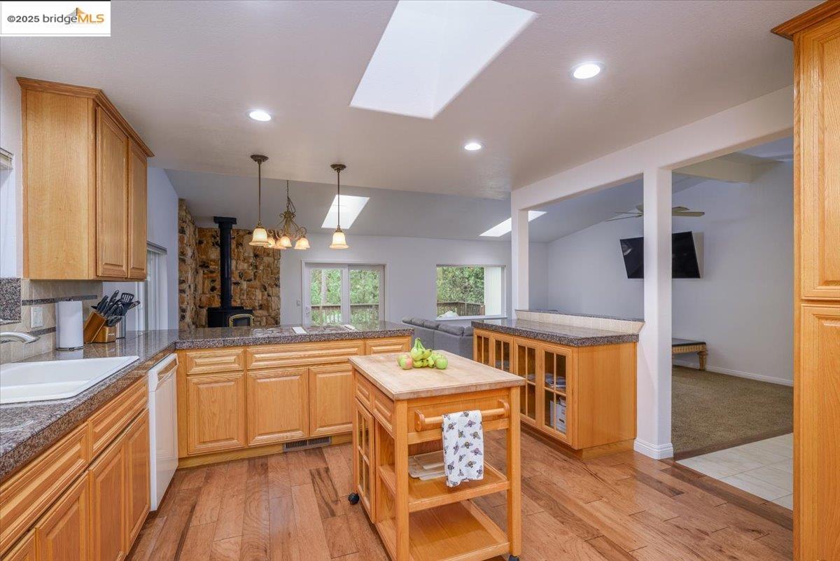 Detail Gallery Image 6 of 30 For 22749 Confidence Rd, Twain Harte,  CA 95383 - 3 Beds | 3 Baths