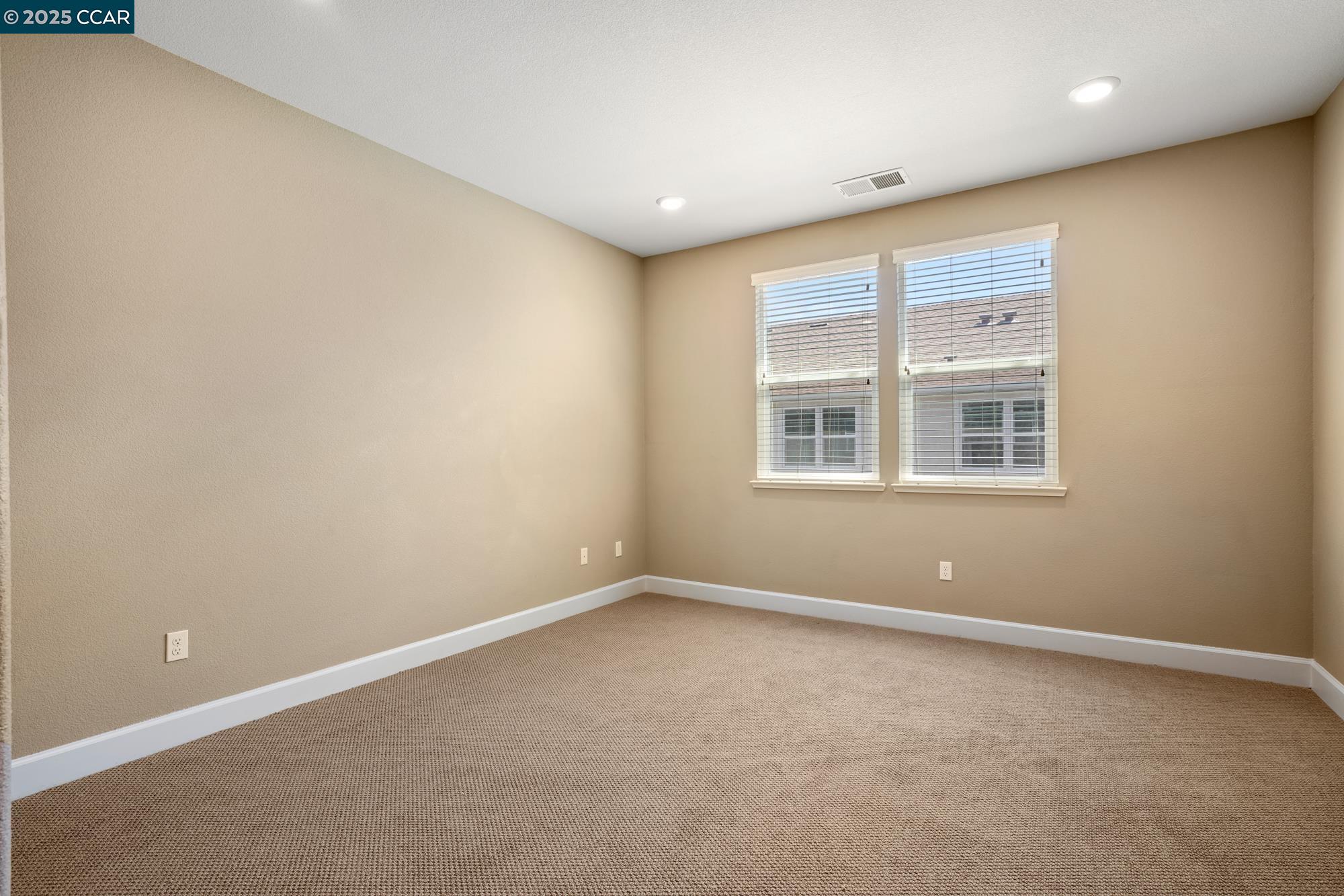 Detail Gallery Image 12 of 40 For 4016 Windsor Way, Dublin,  CA 94568 - 3 Beds | 3/1 Baths