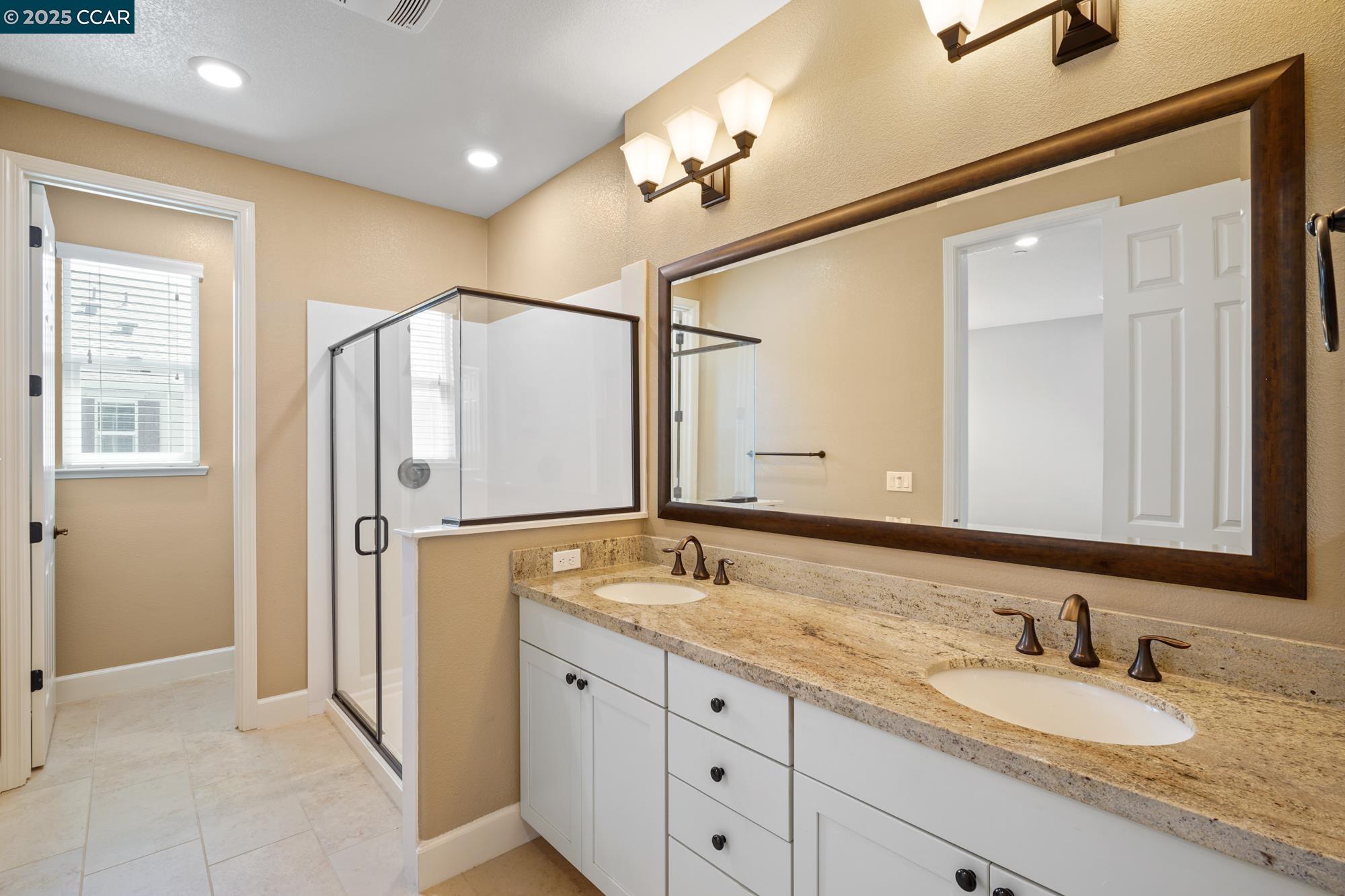 Detail Gallery Image 16 of 40 For 4016 Windsor Way, Dublin,  CA 94568 - 3 Beds | 3/1 Baths