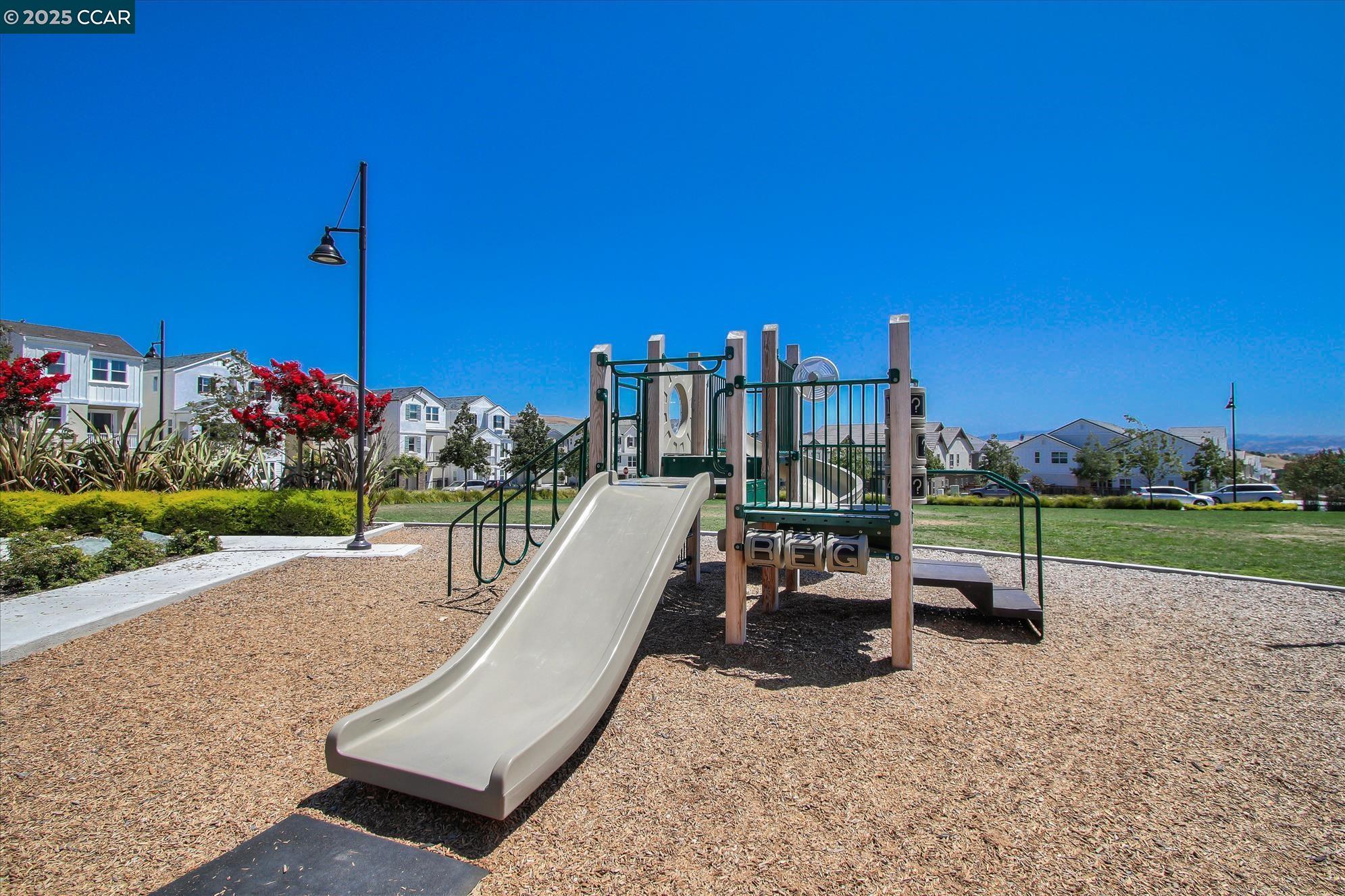 Detail Gallery Image 32 of 40 For 4016 Windsor Way, Dublin,  CA 94568 - 3 Beds | 3/1 Baths