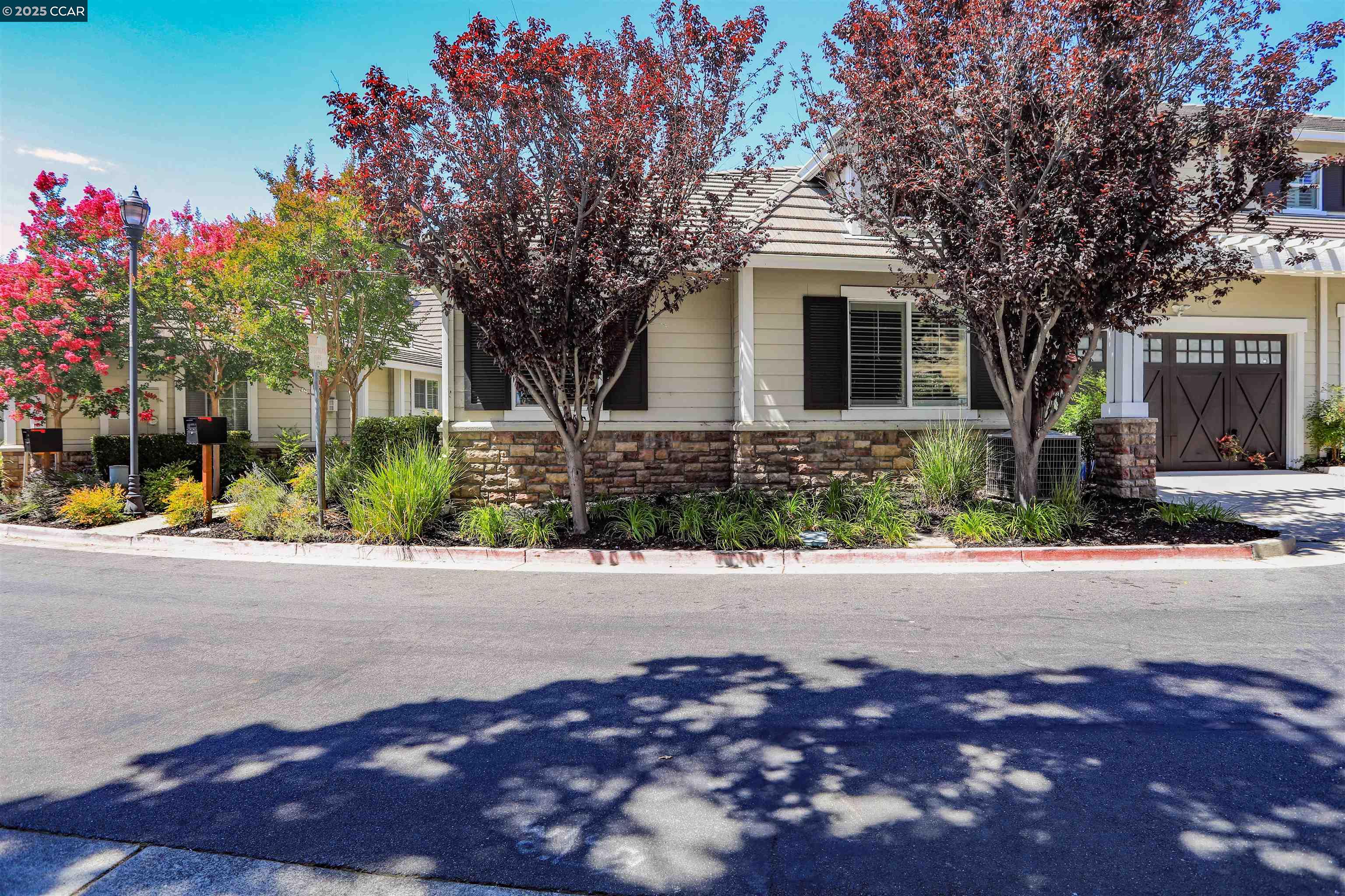 Detail Gallery Image 2 of 32 For 136 Sugarloaf Ct, Alamo,  CA 94507 - 3 Beds | 2 Baths