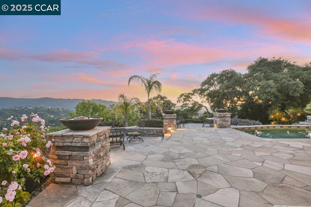 Detail Gallery Image 6 of 48 For 170 Tracy Ln, Alamo,  CA 94507 - 5 Beds | 5/3 Baths