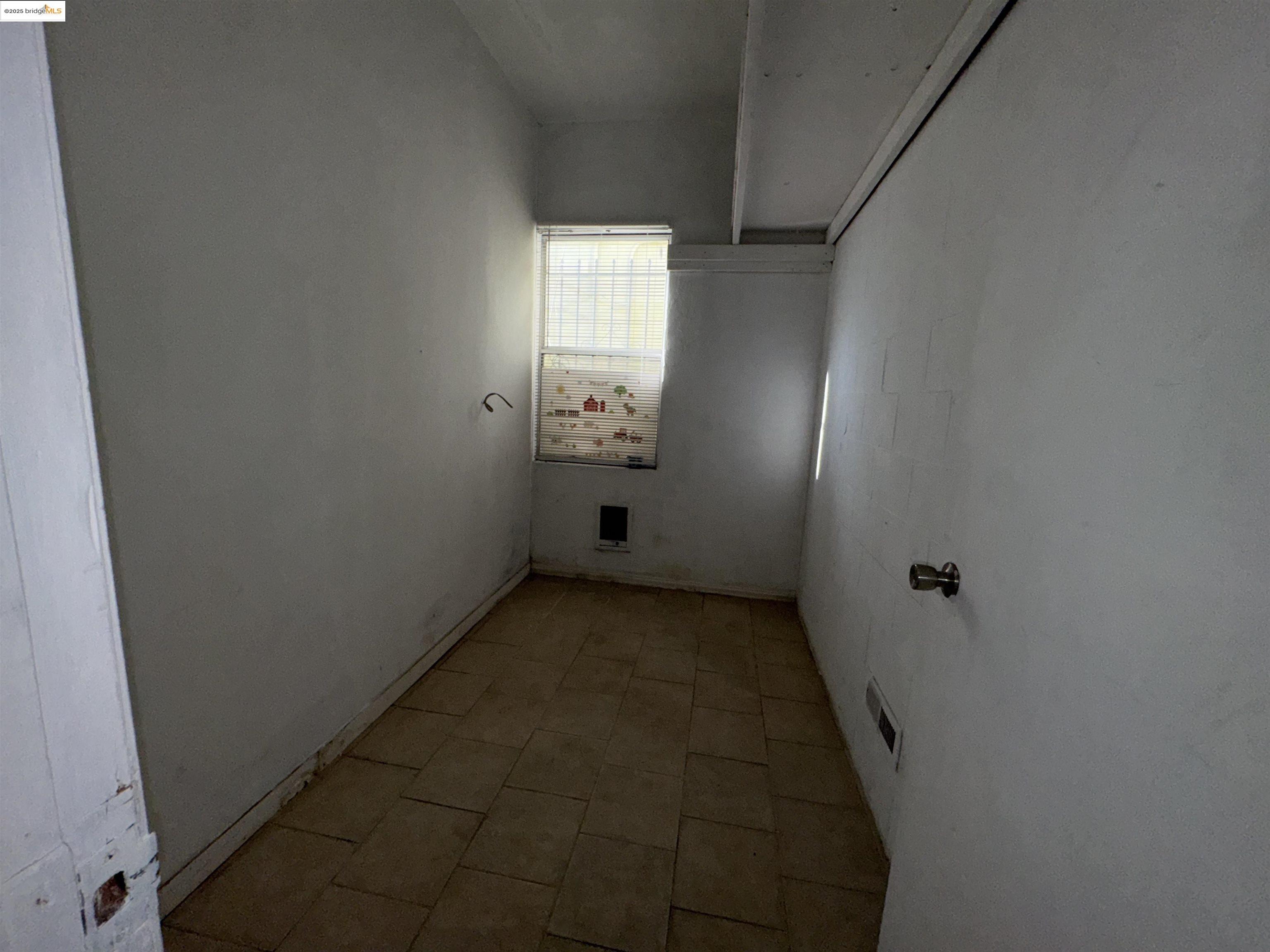 Detail Gallery Image 20 of 33 For 220 International Blvd, Oakland,  CA 94606 - – Beds | – Baths