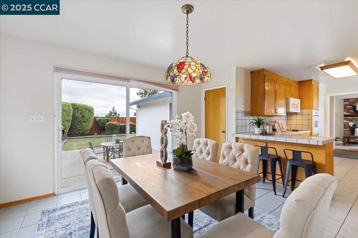 Detail Gallery Image 11 of 28 For 1293 Vistagrand Dr, San Leandro,  CA 94577 - 3 Beds | 2 Baths