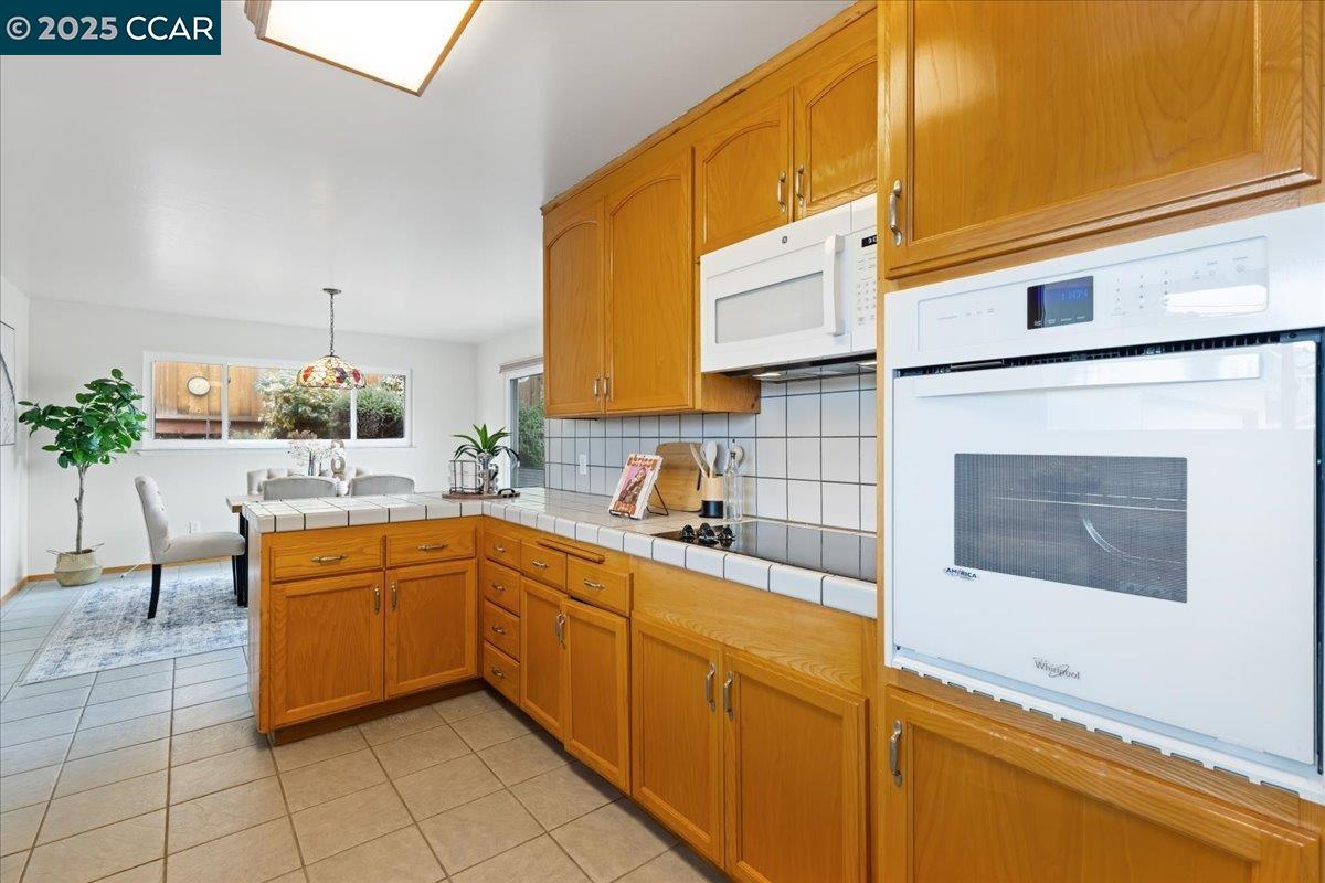 Detail Gallery Image 14 of 28 For 1293 Vistagrand Dr, San Leandro,  CA 94577 - 3 Beds | 2 Baths