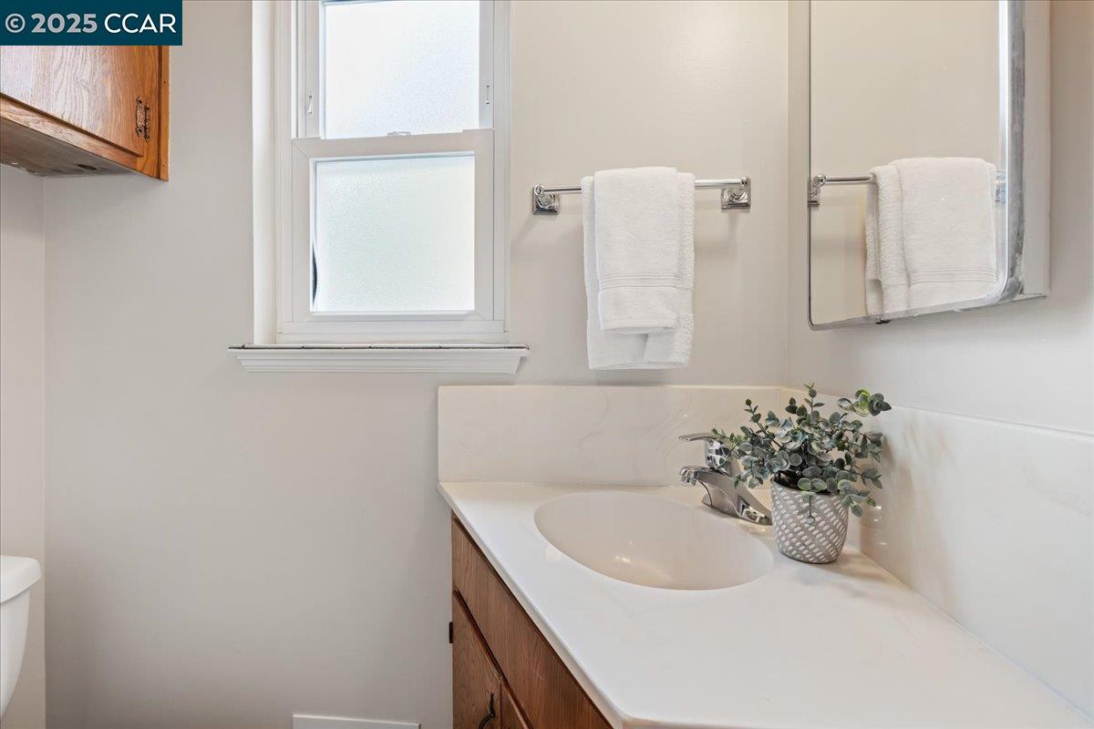 Detail Gallery Image 23 of 28 For 1293 Vistagrand Dr, San Leandro,  CA 94577 - 3 Beds | 2 Baths