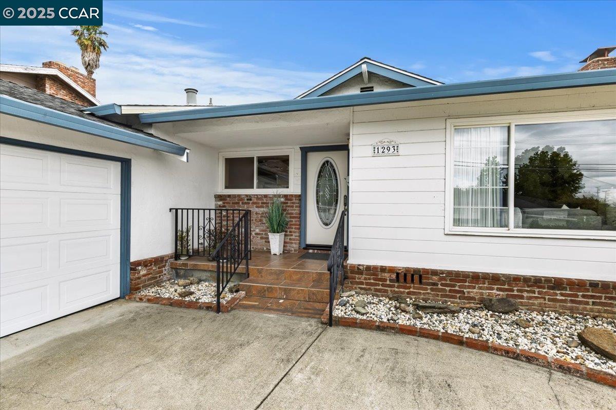 Detail Gallery Image 4 of 28 For 1293 Vistagrand Dr, San Leandro,  CA 94577 - 3 Beds | 2 Baths