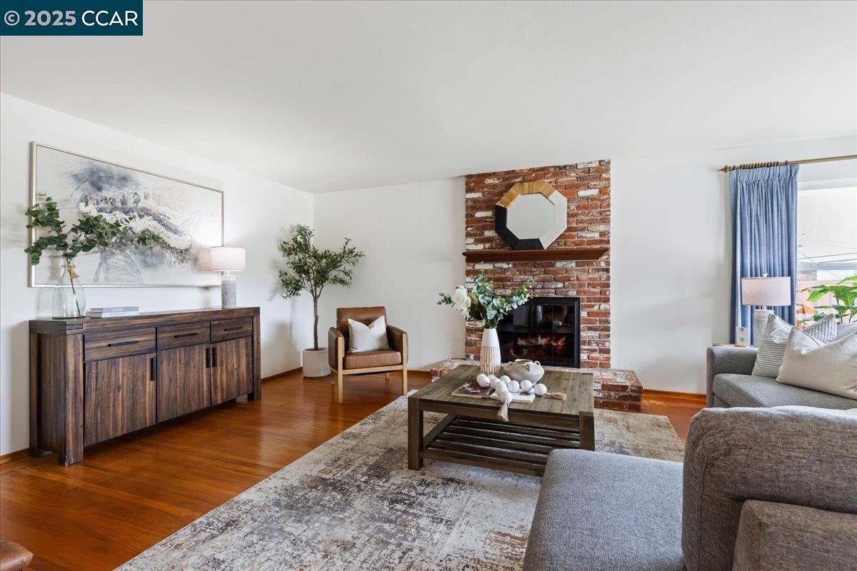 Detail Gallery Image 6 of 28 For 1293 Vistagrand Dr, San Leandro,  CA 94577 - 3 Beds | 2 Baths