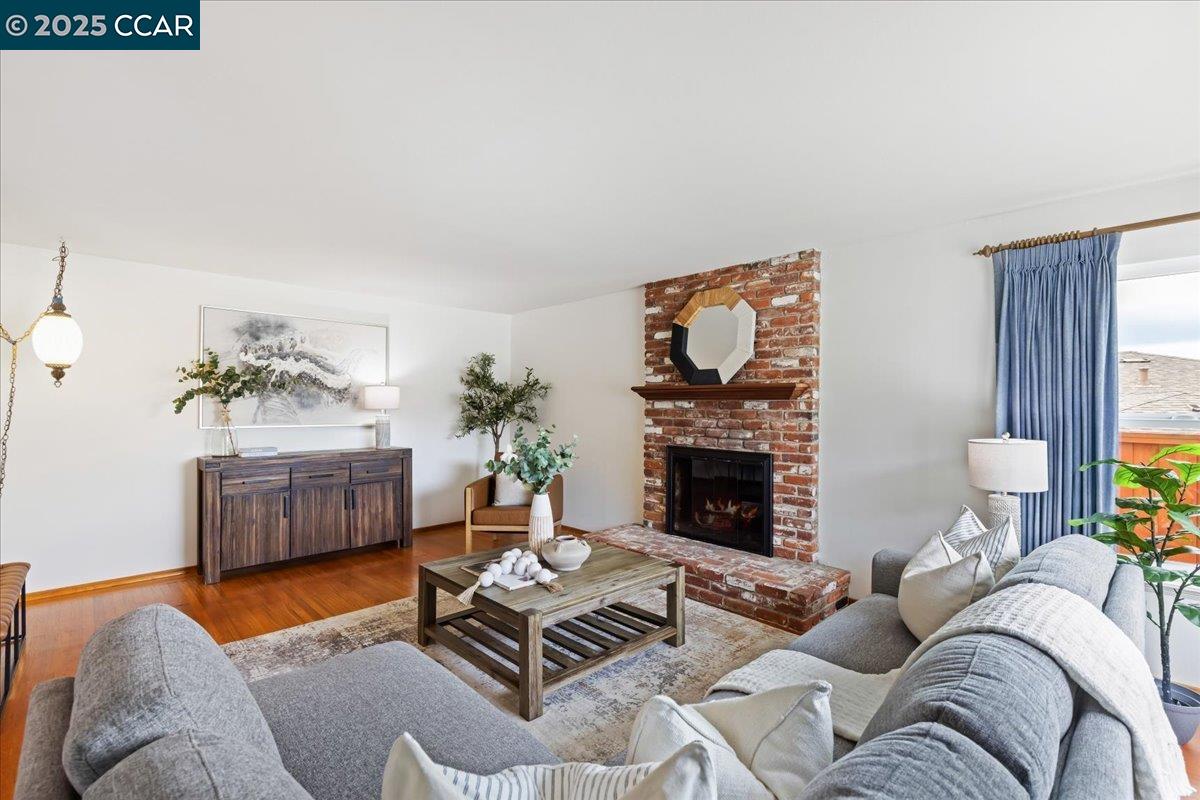 Detail Gallery Image 7 of 28 For 1293 Vistagrand Dr, San Leandro,  CA 94577 - 3 Beds | 2 Baths