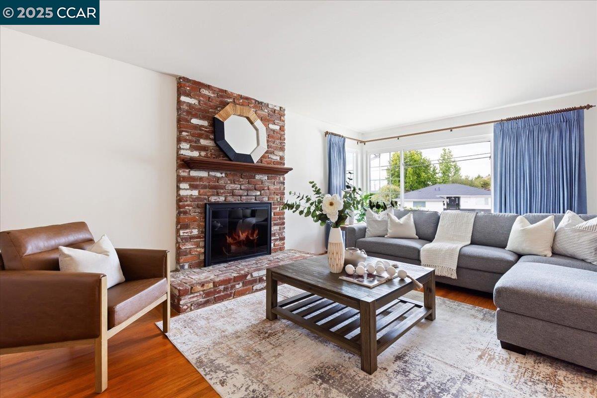 Detail Gallery Image 8 of 28 For 1293 Vistagrand Dr, San Leandro,  CA 94577 - 3 Beds | 2 Baths