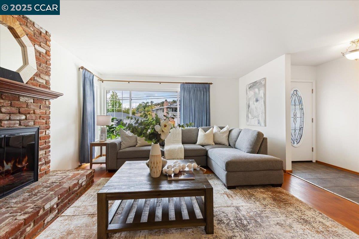 Detail Gallery Image 9 of 28 For 1293 Vistagrand Dr, San Leandro,  CA 94577 - 3 Beds | 2 Baths