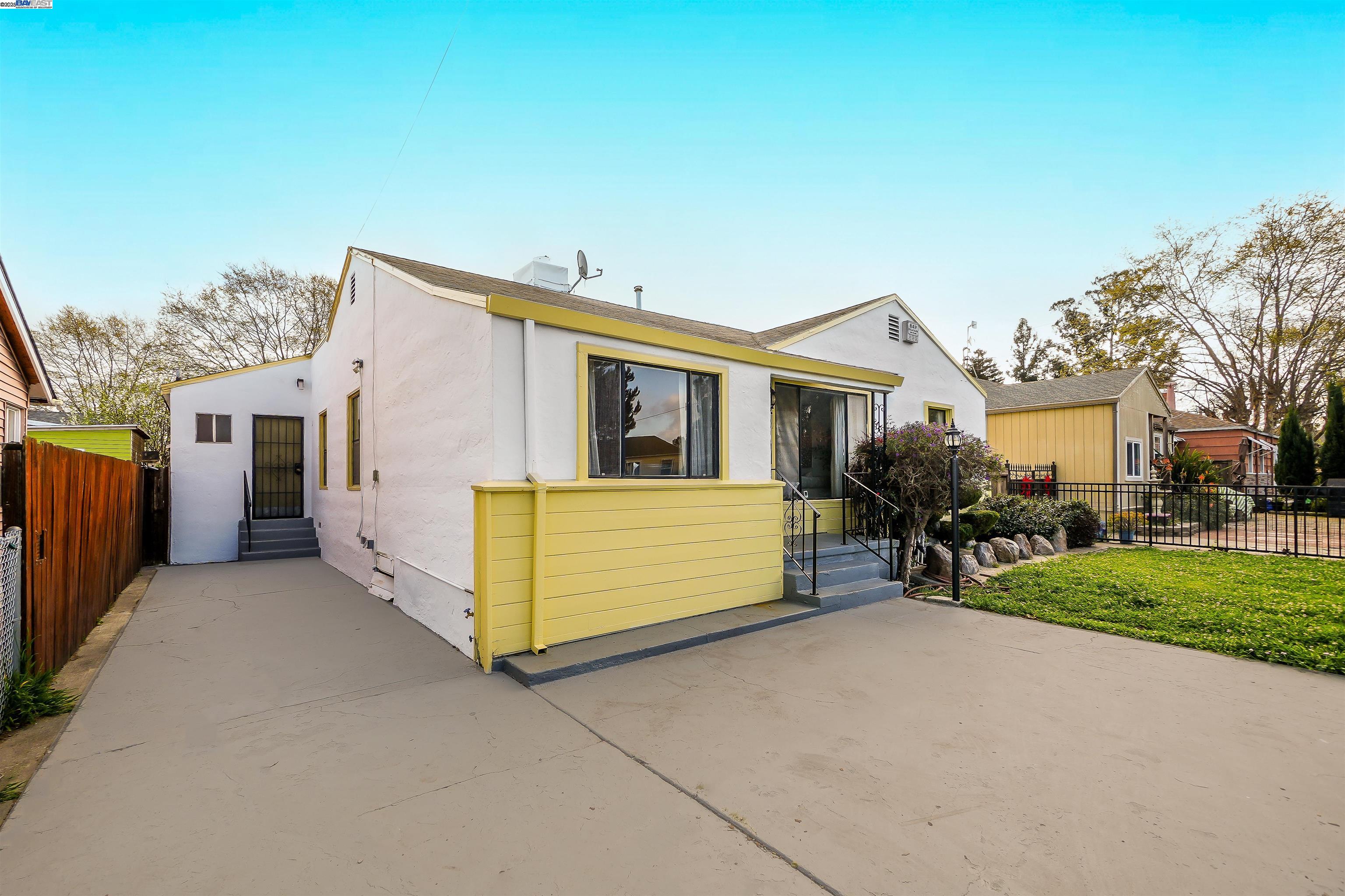 Detail Gallery Image 21 of 23 For 11132 Acalanes Dr, Oakland,  CA 94603 - 4 Beds | 2 Baths
