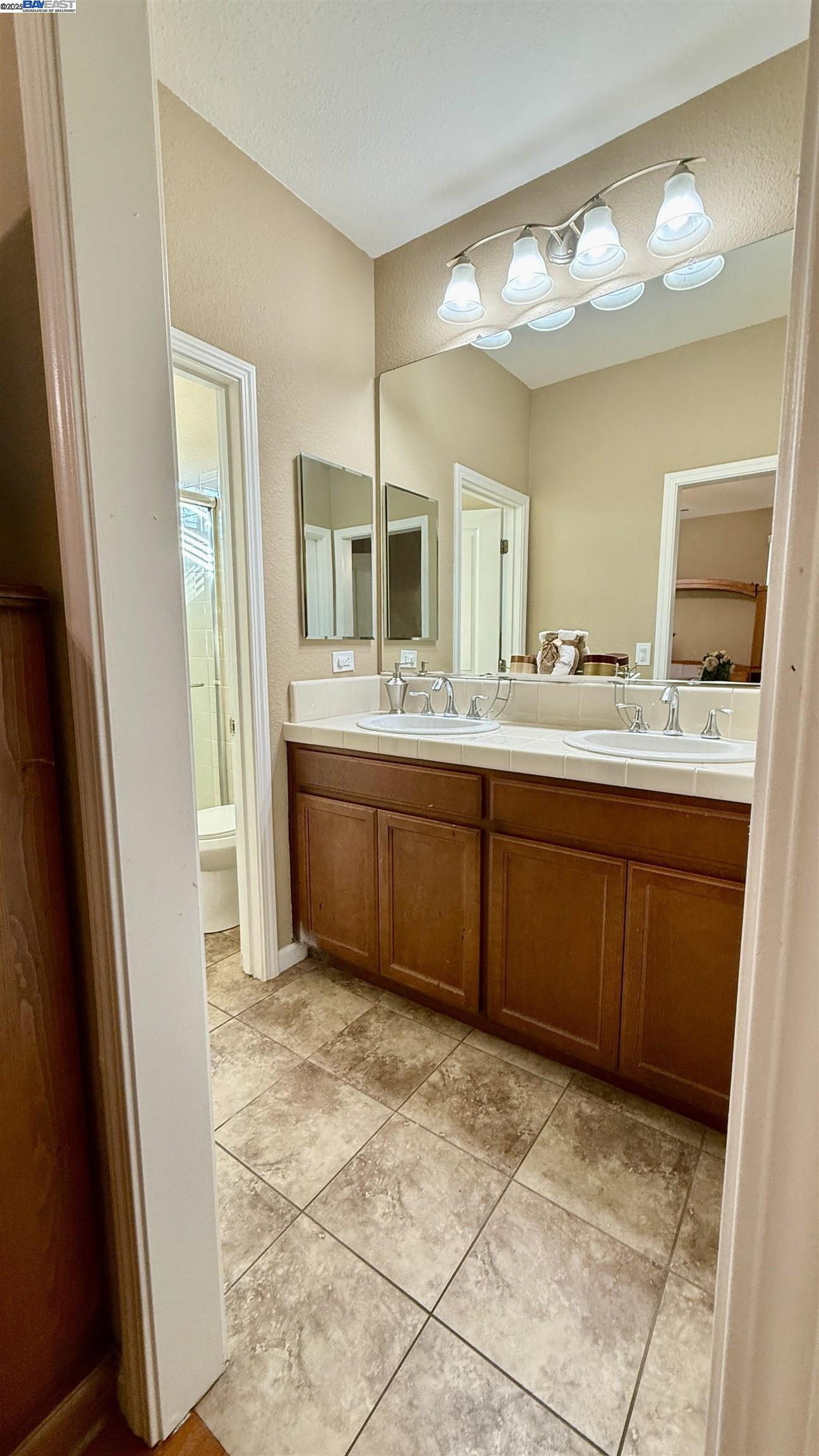 Detail Gallery Image 7 of 9 For 1431 Paco Way, Manteca,  CA 95337 - 3 Beds | 2 Baths