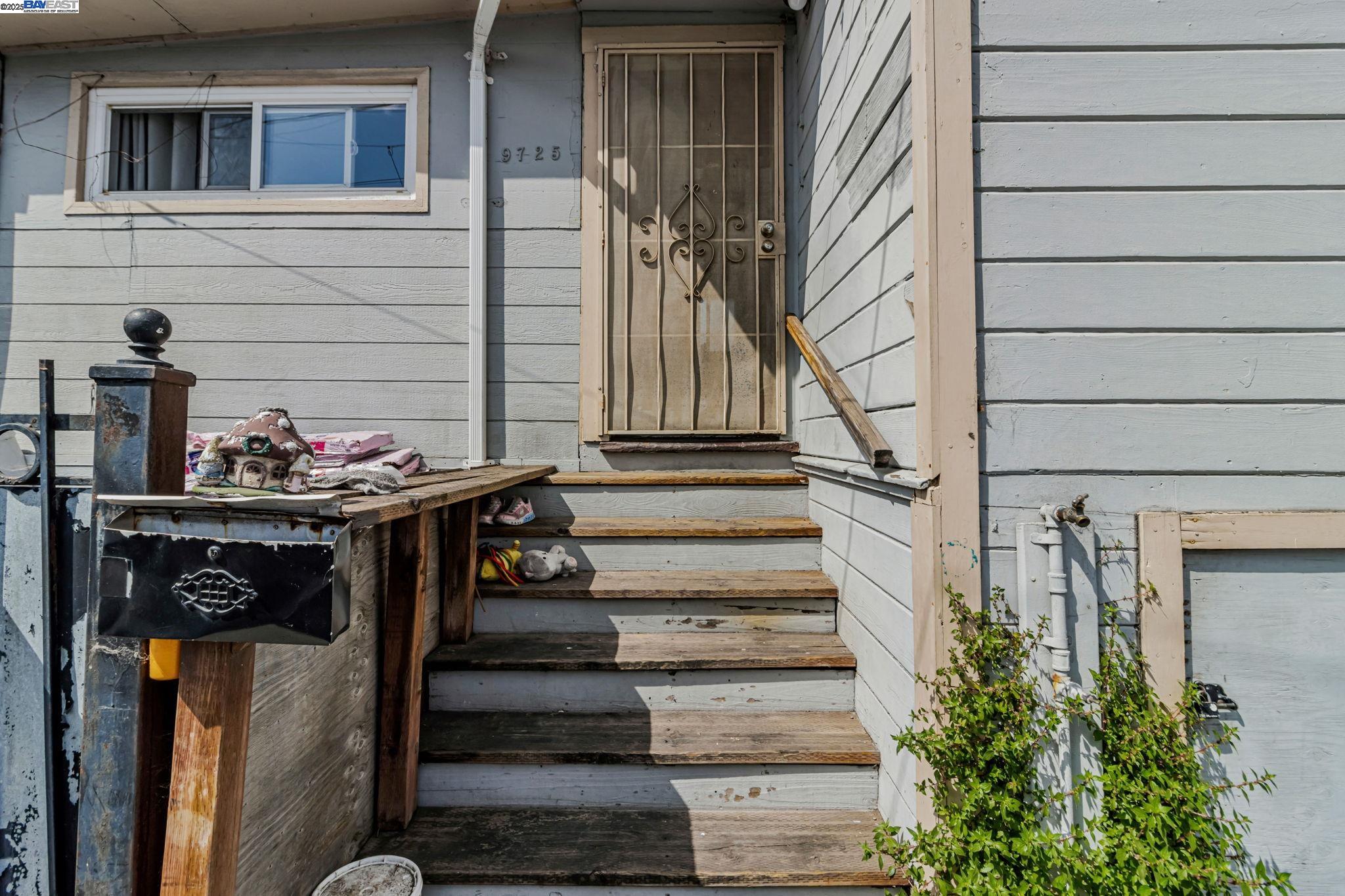 Detail Gallery Image 7 of 18 For 1273 98th Ave, Oakland,  CA 94603 - 5 Beds | 2 Baths