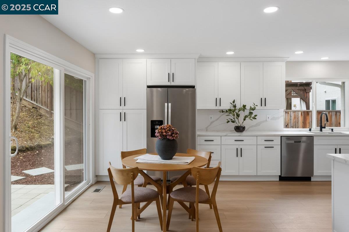 Detail Gallery Image 13 of 48 For 5513 Rothman Ct, Castro Valley,  CA 94552 - 4 Beds | 2 Baths