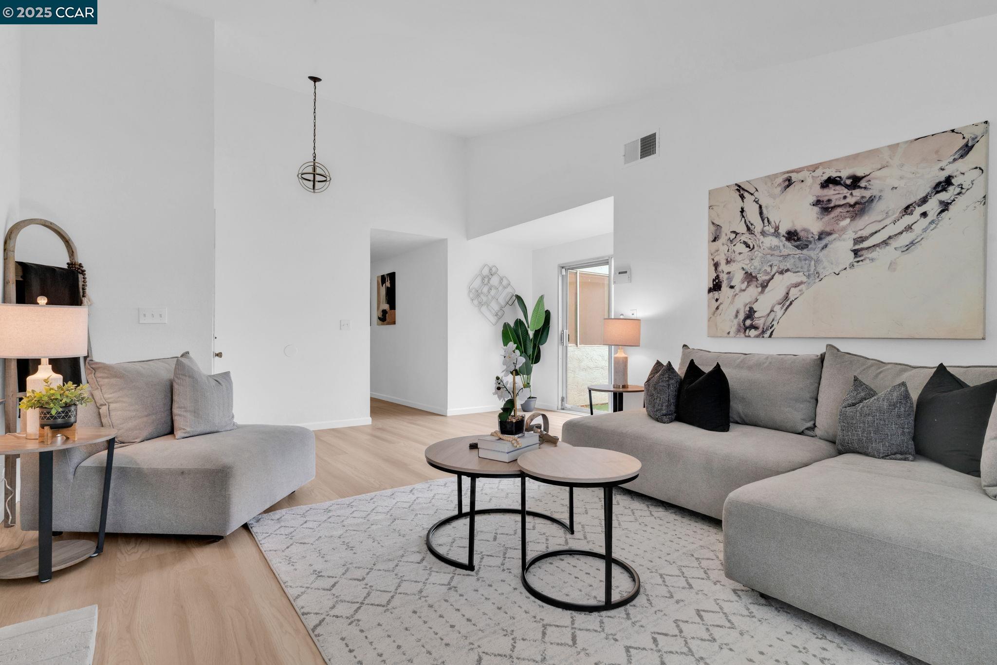 Detail Gallery Image 8 of 36 For 996 Coral Ridge Cir, Rodeo,  CA 94572 - 3 Beds | 2 Baths