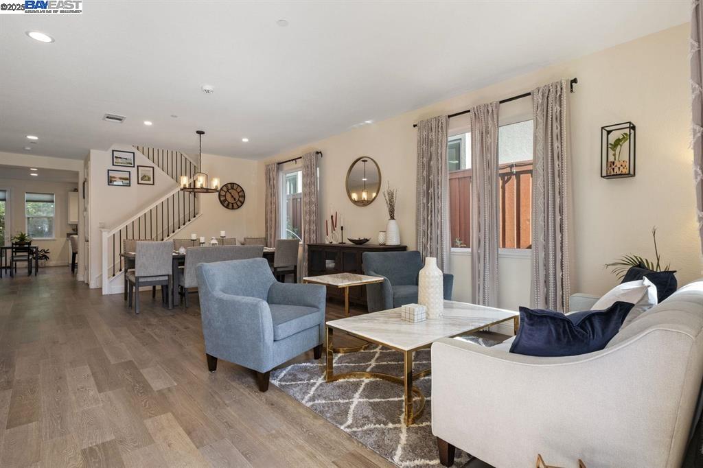 Detail Gallery Image 3 of 40 For 2525 Modena Dr., Pittsburg,  CA 94565 - 5 Beds | 3 Baths