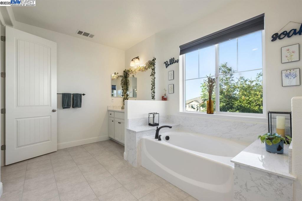 Detail Gallery Image 29 of 40 For 2525 Modena Dr., Pittsburg,  CA 94565 - 5 Beds | 3 Baths