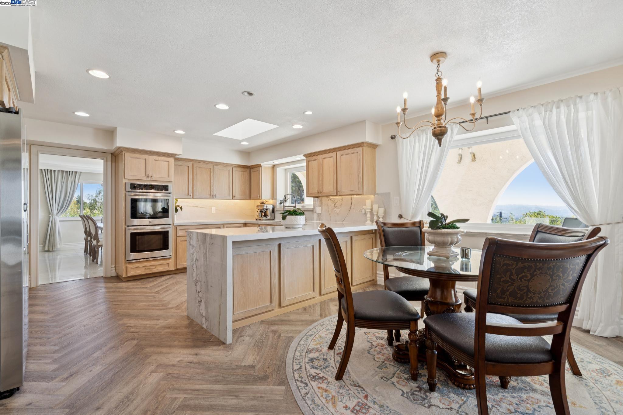 Detail Gallery Image 15 of 60 For 6066 Monte Verde Ct, Castro Valley,  CA 94552 - 4 Beds | 2/1 Baths