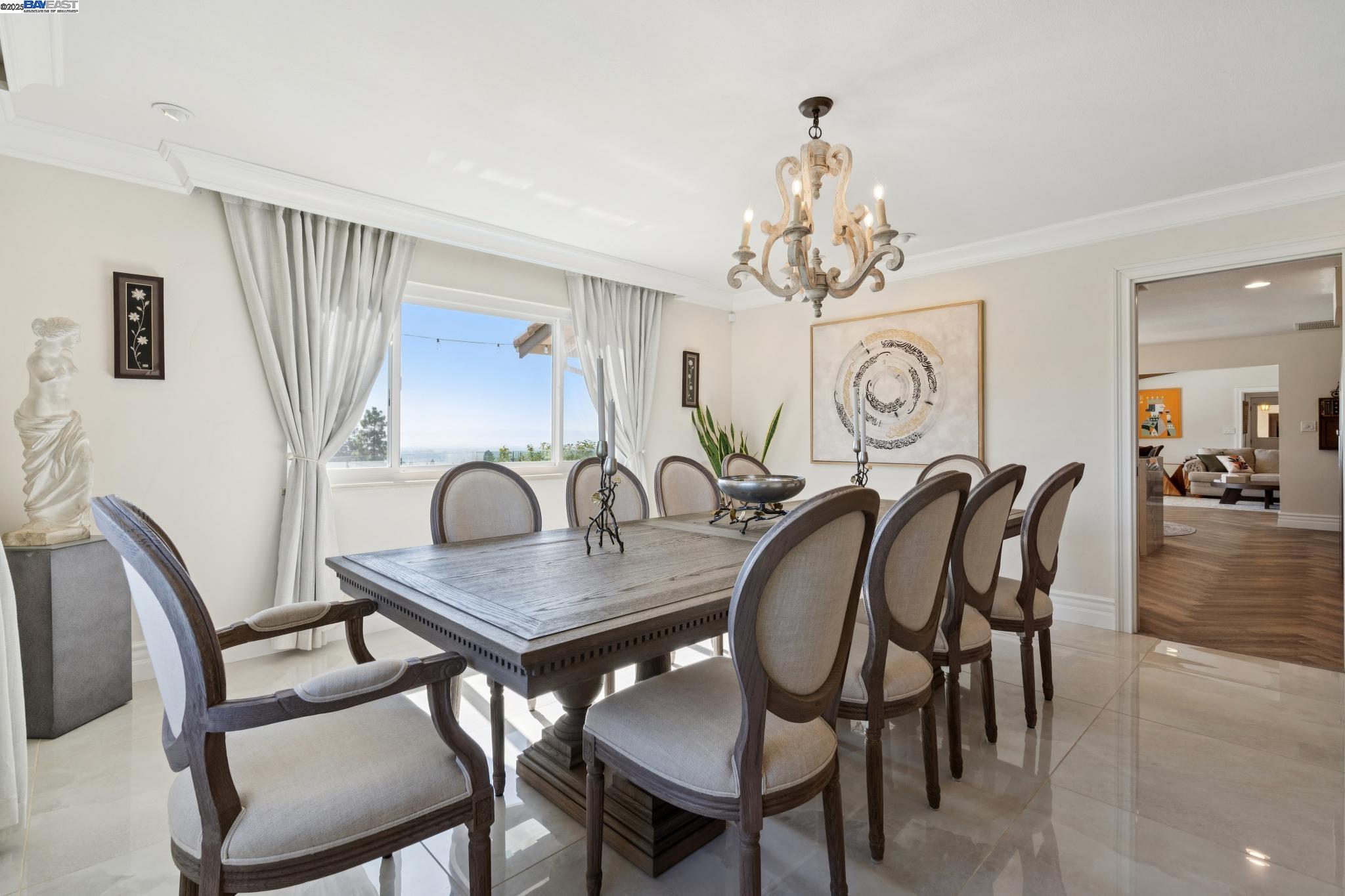 Detail Gallery Image 19 of 60 For 6066 Monte Verde Ct, Castro Valley,  CA 94552 - 4 Beds | 2/1 Baths