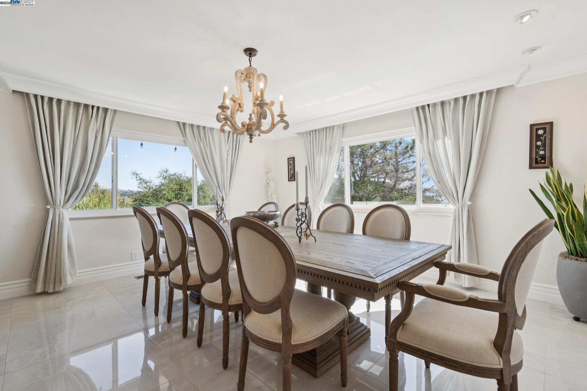 Detail Gallery Image 20 of 60 For 6066 Monte Verde Ct, Castro Valley,  CA 94552 - 4 Beds | 2/1 Baths