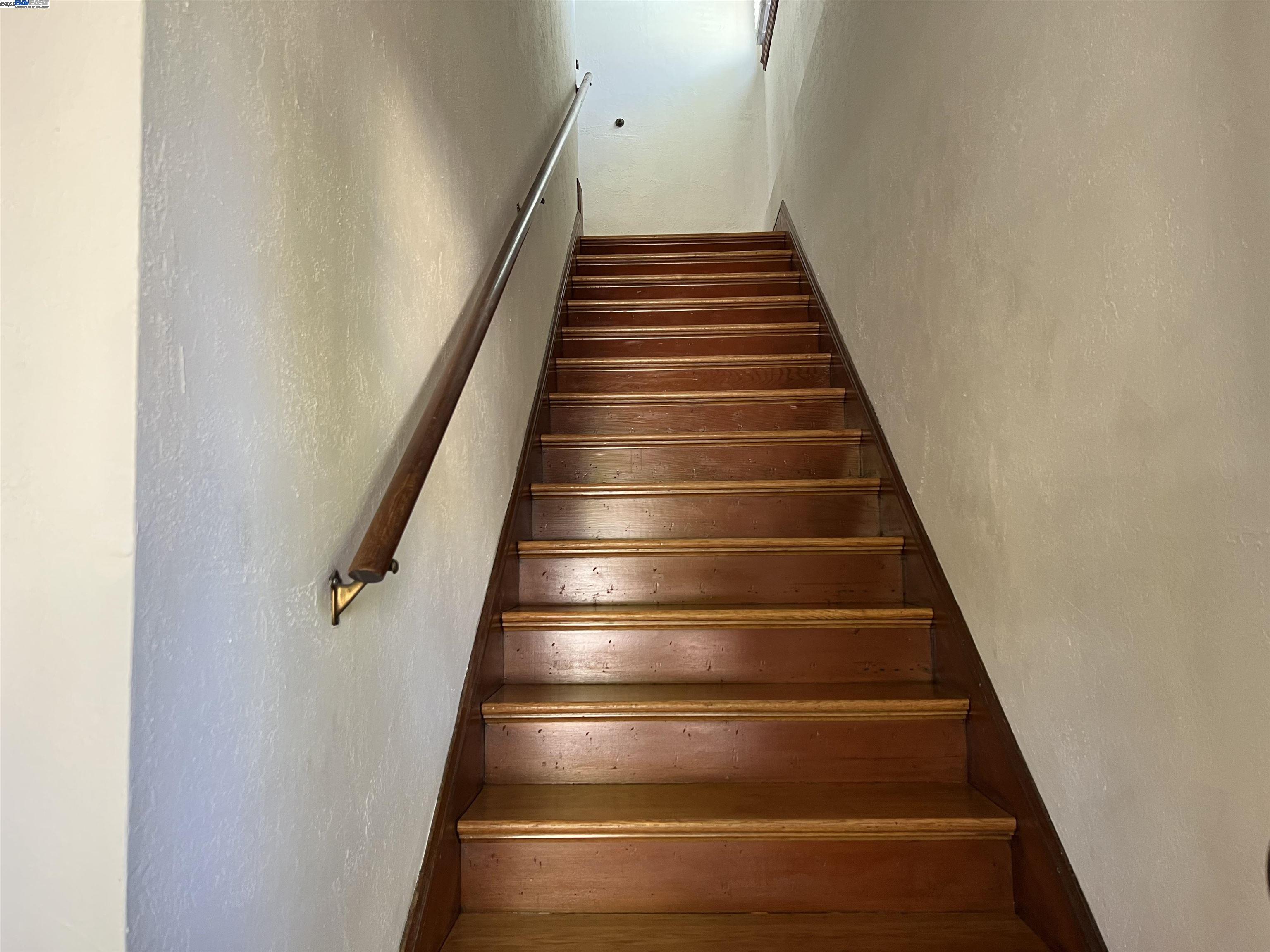 Detail Gallery Image 2 of 12 For 1301 9th St, Alameda,  CA 94501 - – Beds | – Baths