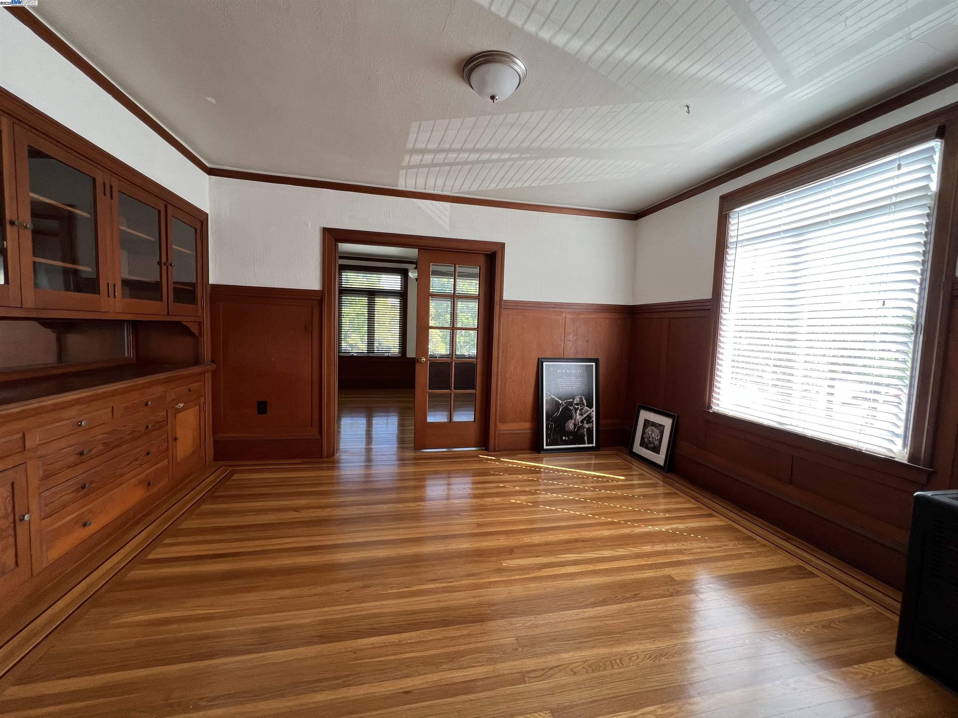 Detail Gallery Image 6 of 12 For 1301 9th St, Alameda,  CA 94501 - – Beds | – Baths