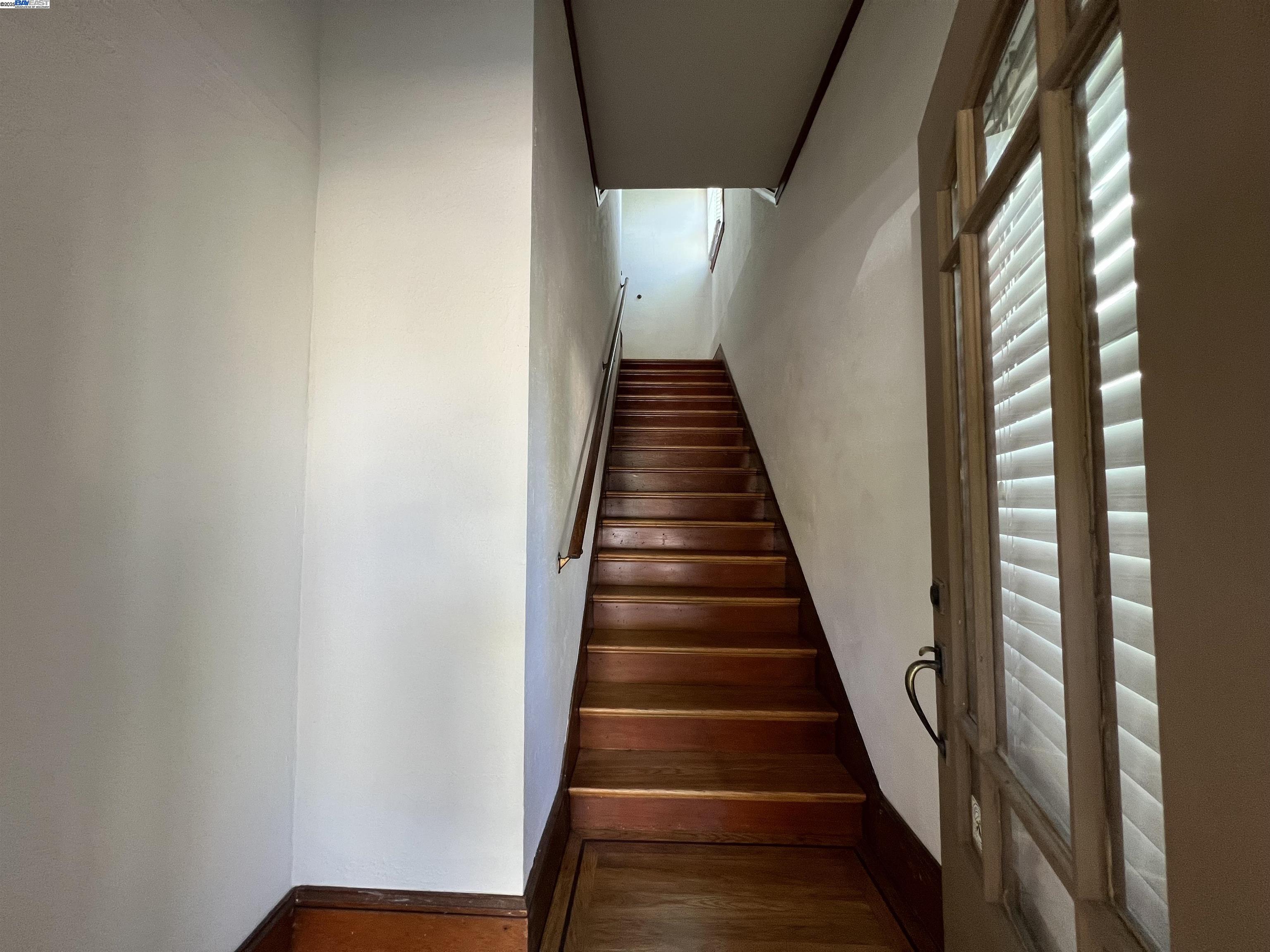 Detail Gallery Image 8 of 12 For 1301 9th St, Alameda,  CA 94501 - – Beds | – Baths