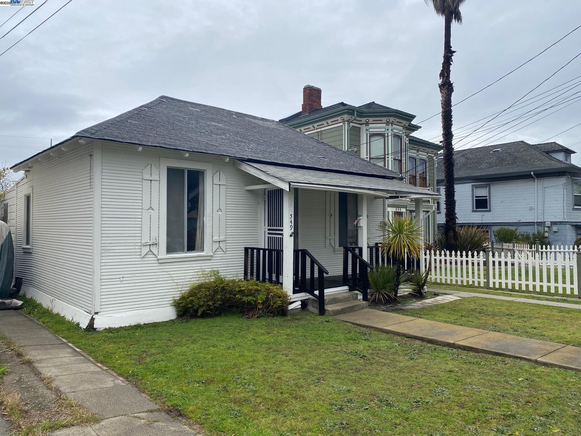 Detail Gallery Image 2 of 11 For 549 Pacific Ave, Alameda,  CA 94501 - 2 Beds | 1 Baths