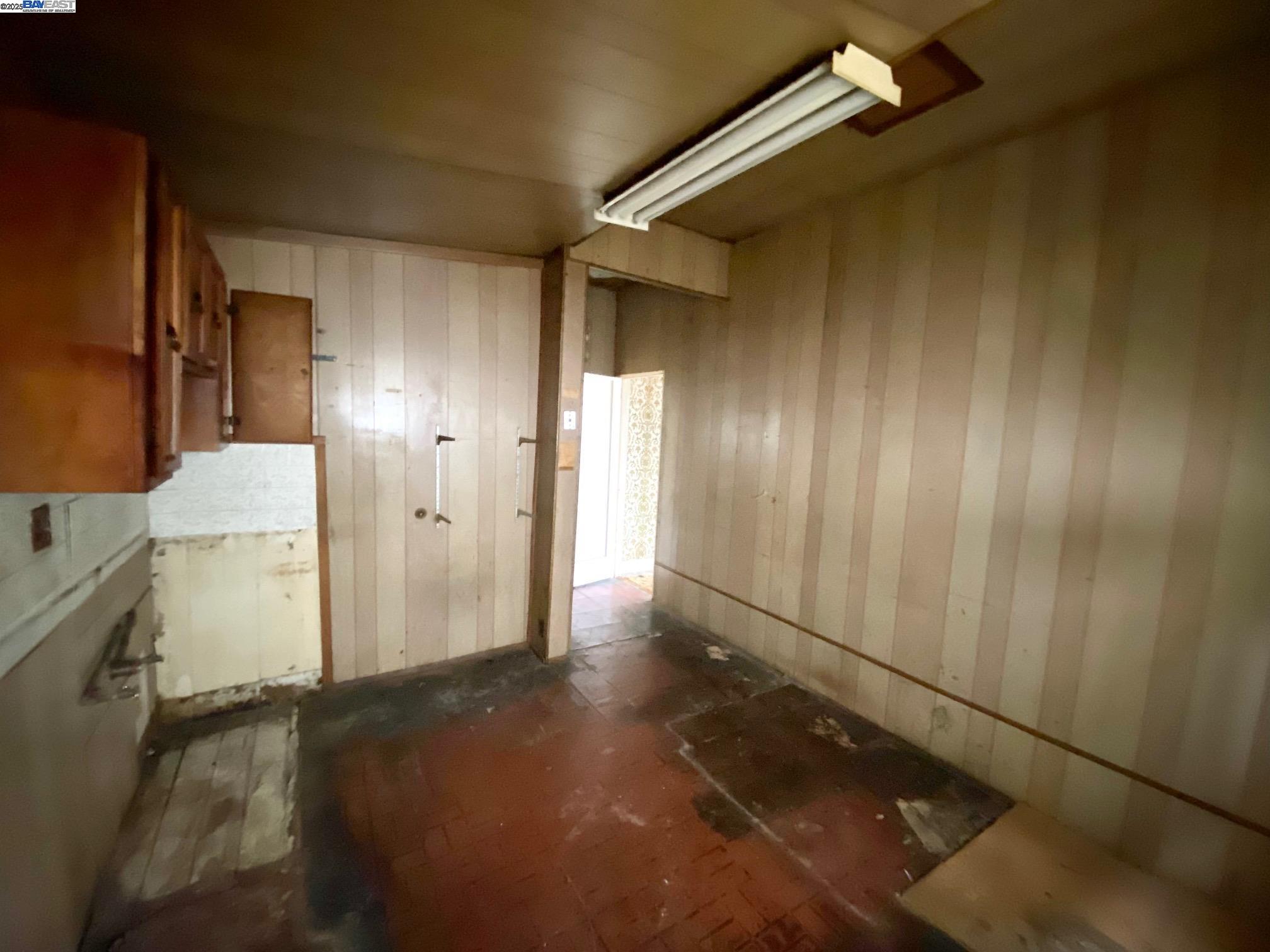 Detail Gallery Image 5 of 11 For 549 Pacific Ave, Alameda,  CA 94501 - 2 Beds | 1 Baths