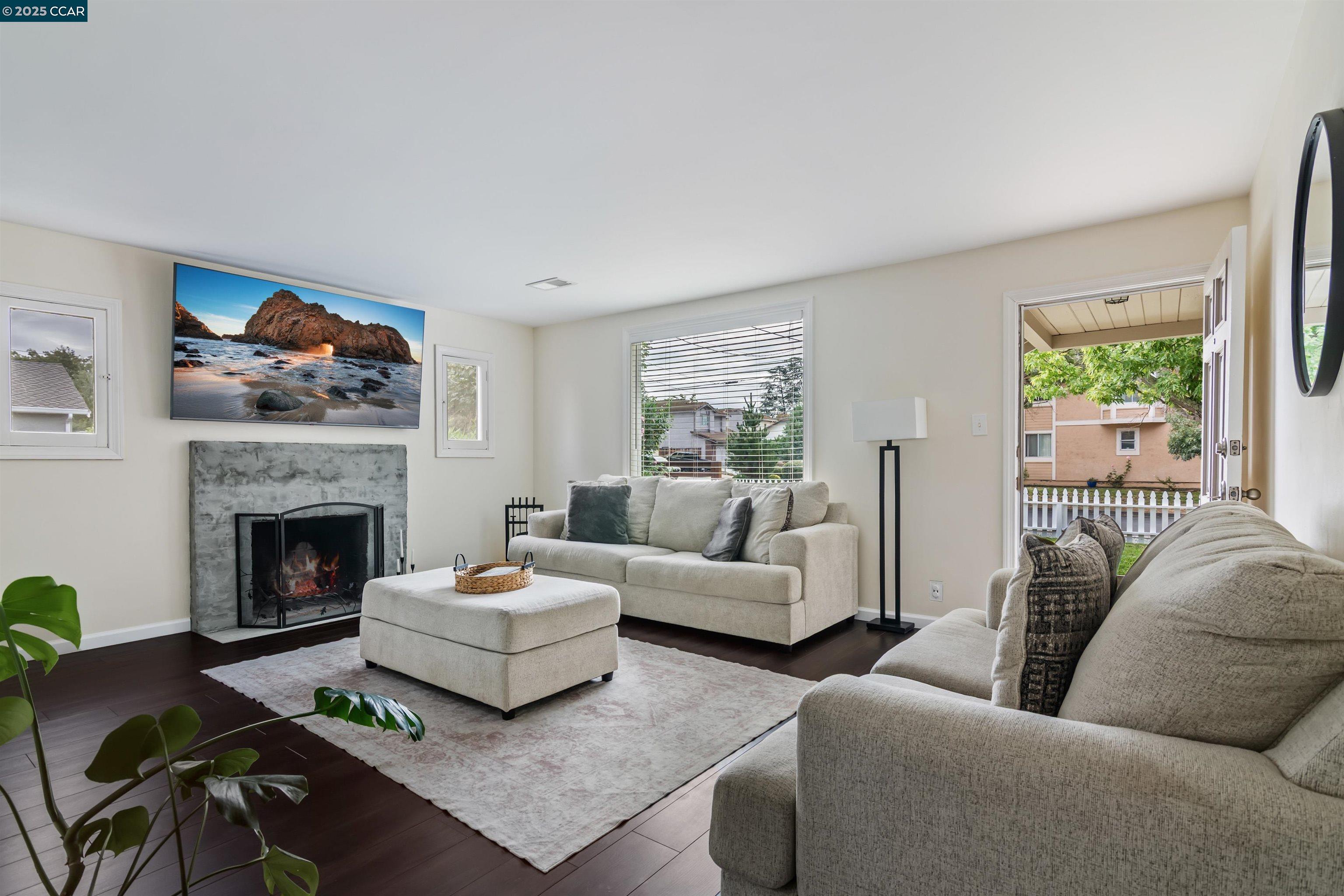 Detail Gallery Image 9 of 57 For 3399 Euclid Ave, Concord,  CA 94519 - 3 Beds | 2 Baths