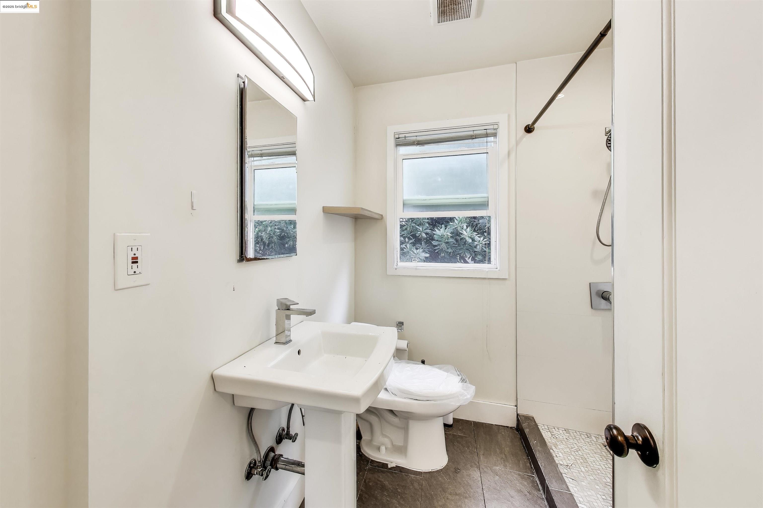 Detail Gallery Image 6 of 13 For 350 Lafayette Ave, San Leandro,  CA 94577 - – Beds | – Baths