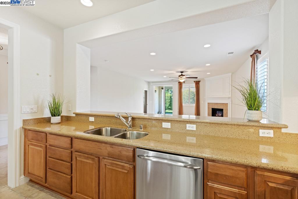 Detail Gallery Image 16 of 60 For 2387 Birdsong Pl, Manteca,  CA 95336 - 2 Beds | 2 Baths