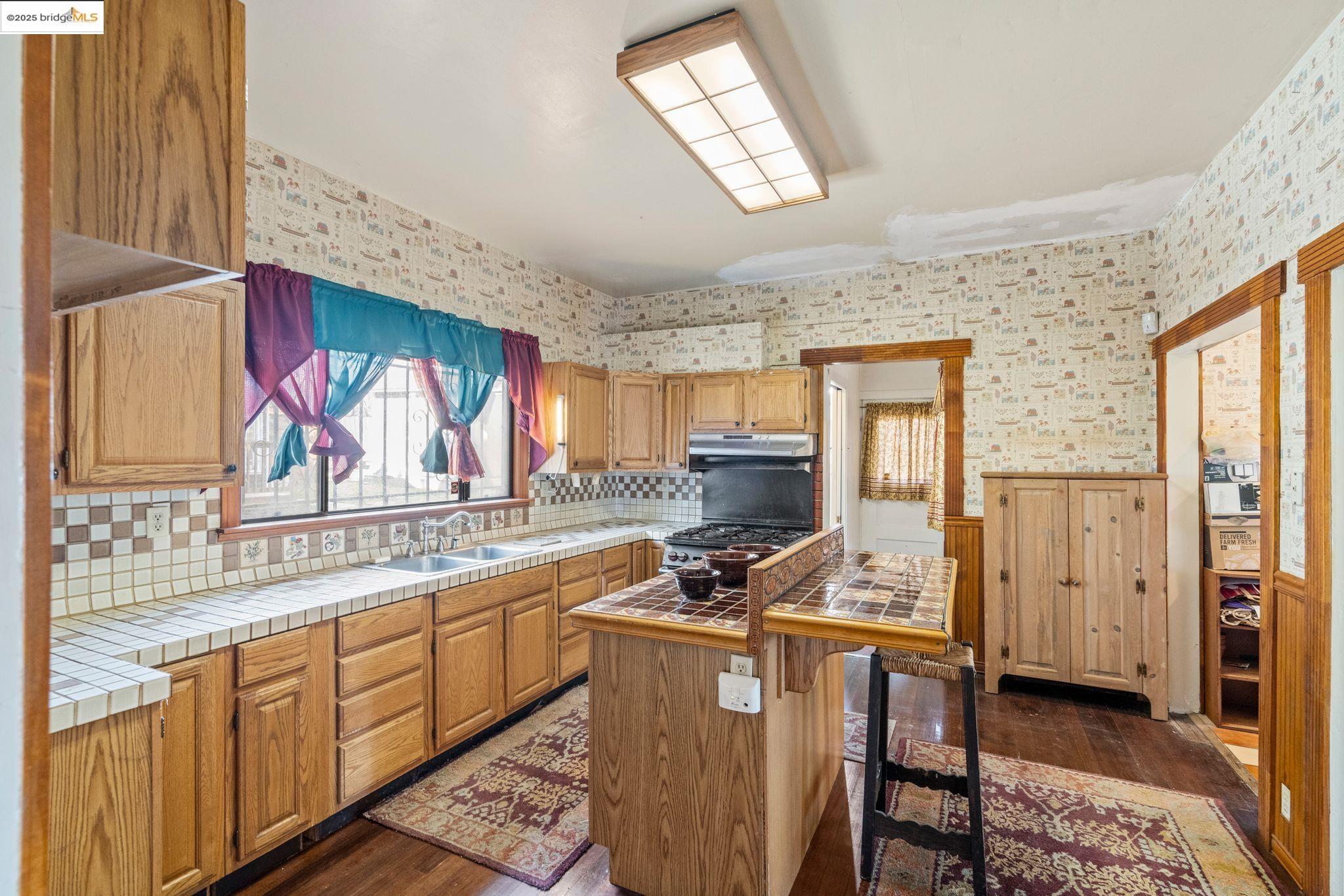 Detail Gallery Image 10 of 31 For 740 E 19, Oakland,  CA 94606 - – Beds | – Baths