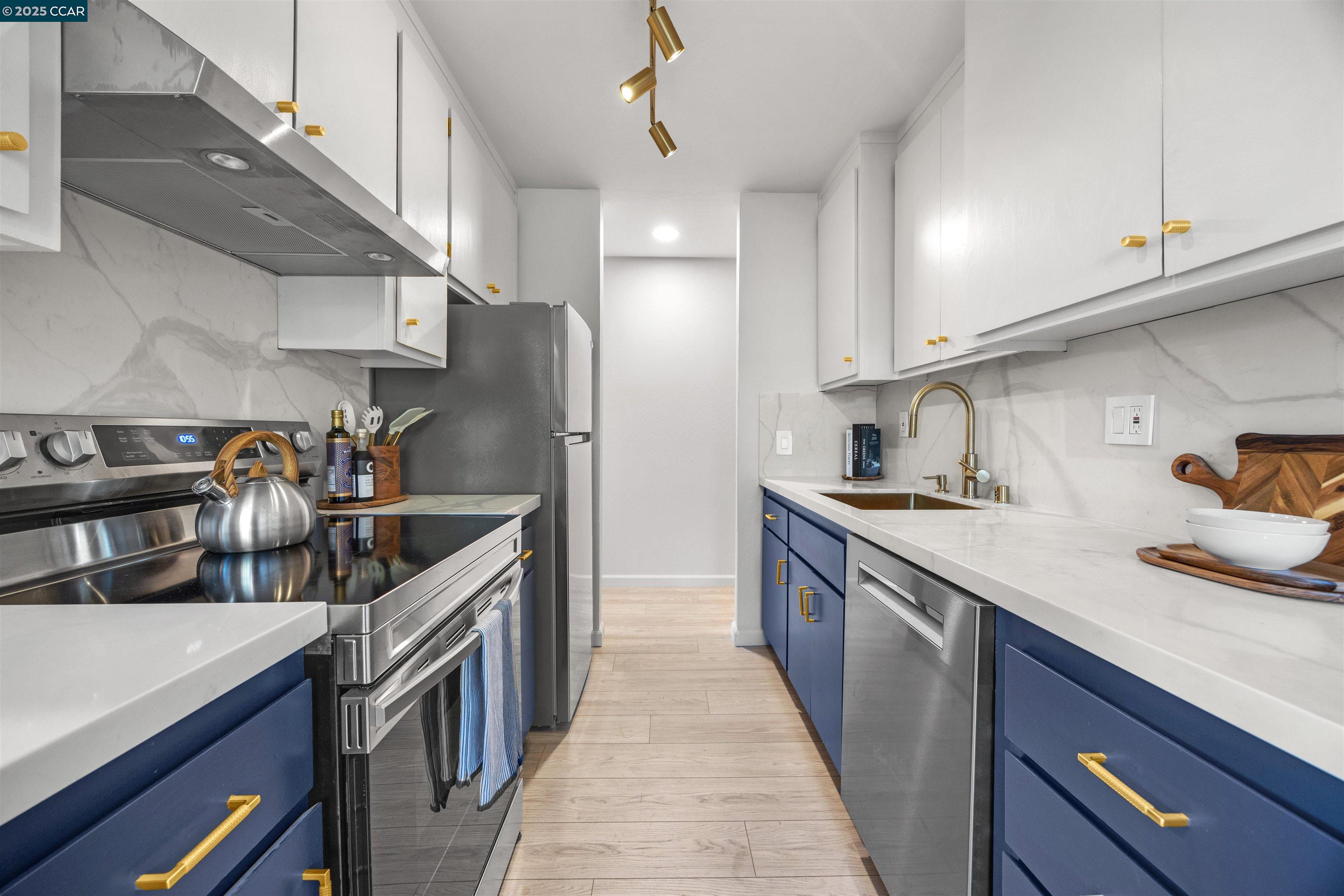 Front Image Thumbnail for CC41113974