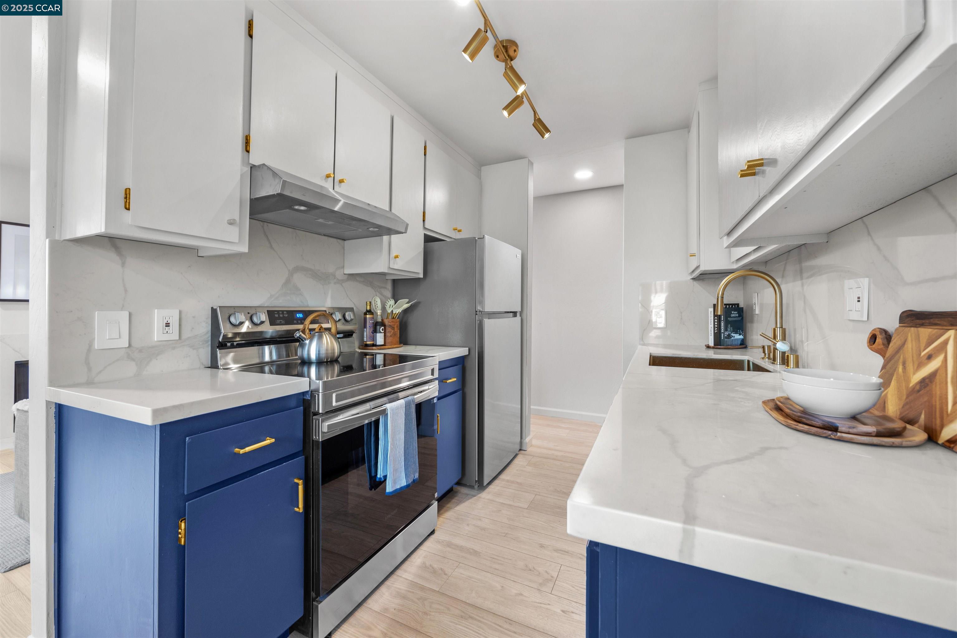 Detail Gallery Image 9 of 37 For 3751 Harrison Street #301,  Oakland,  CA 94611 - 1 Beds | 1 Baths