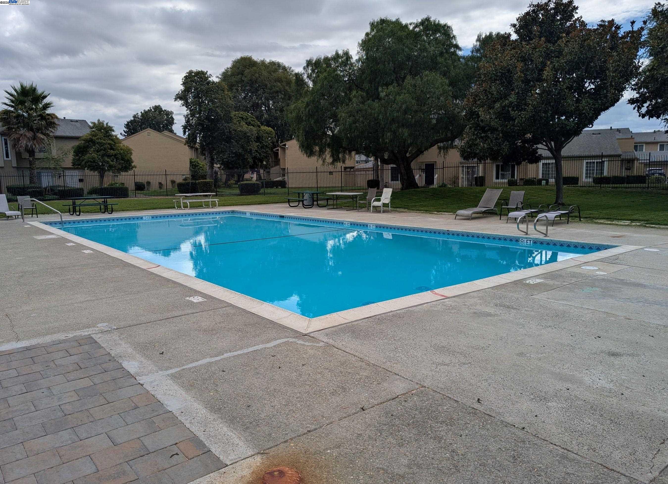Photo #8: 41113975 Listing: Photo #8