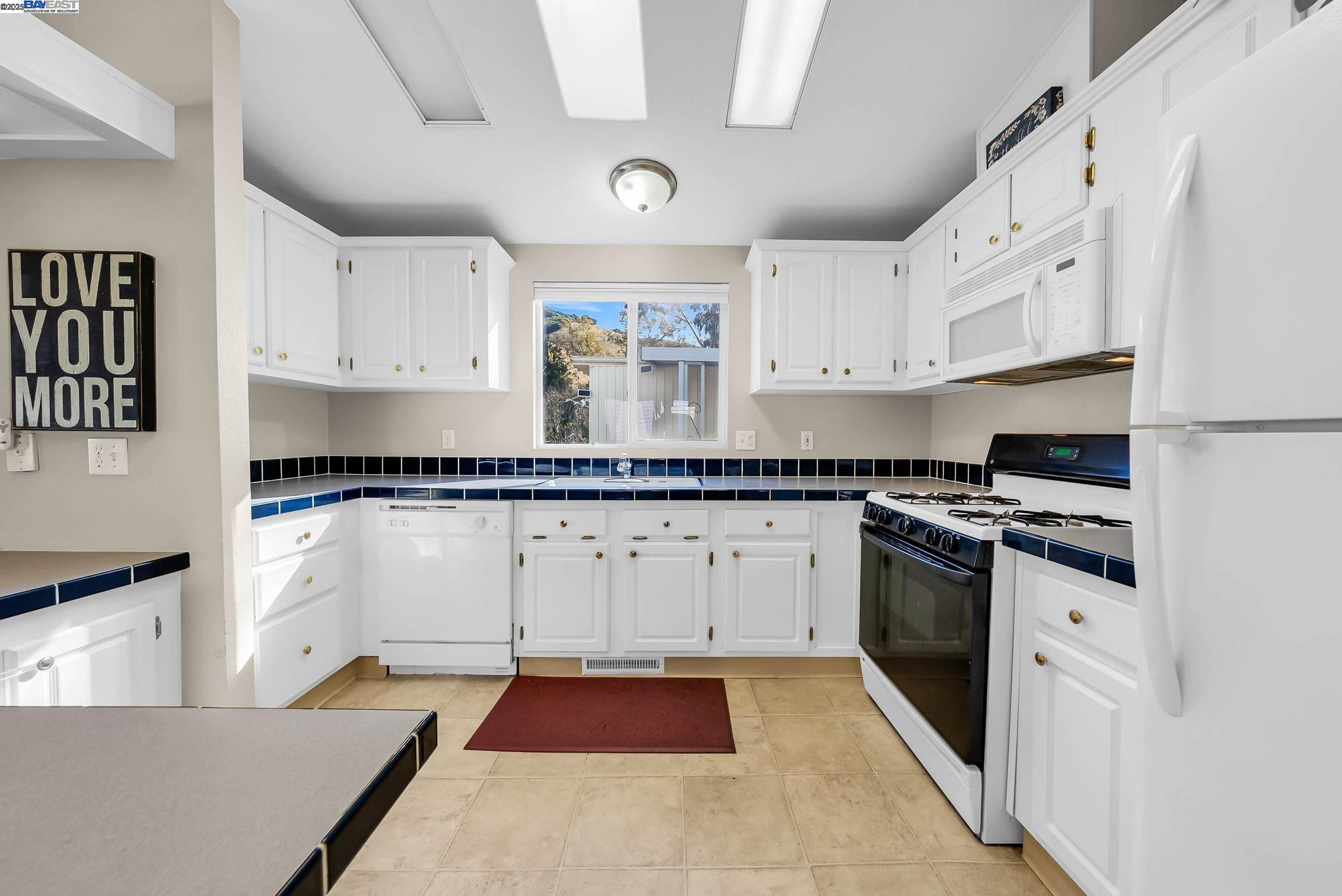 Detail Gallery Image 16 of 41 For 711 Old Canyon Rd. #176,  Fremont,  CA 94536 - 2 Beds | 2 Baths