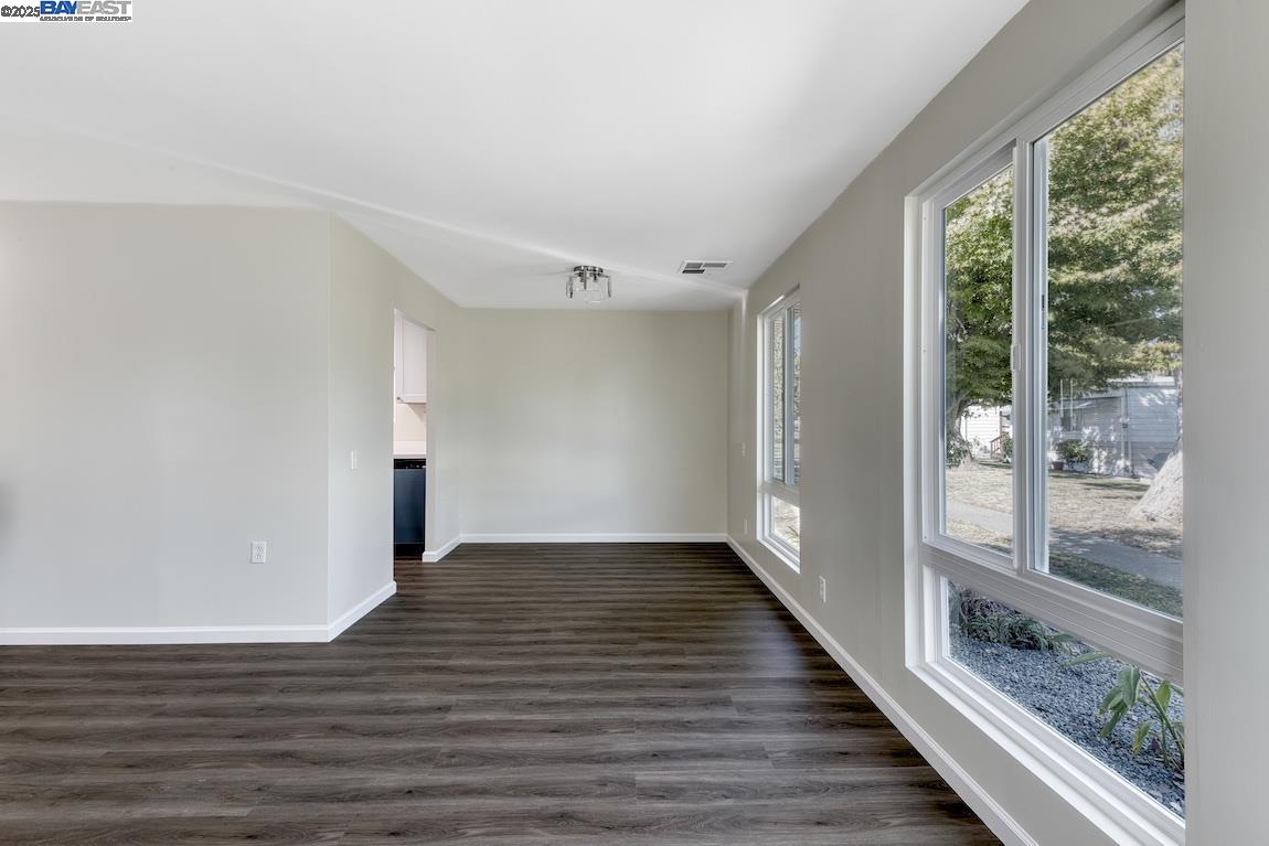 Detail Gallery Image 7 of 20 For 715 Seville Way #715,  –,  CA 94949 - 2 Beds | 2 Baths