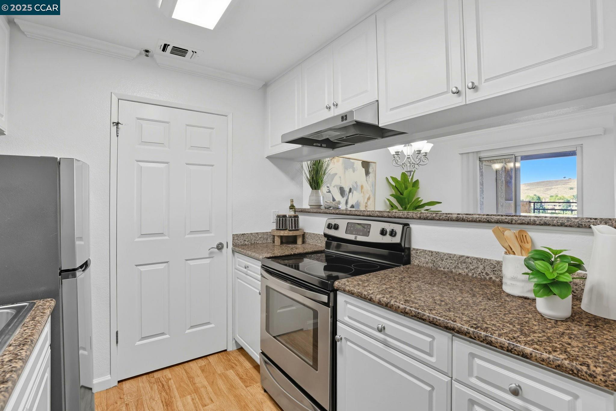 Photo #11: 41114015 Listing: Photo #11