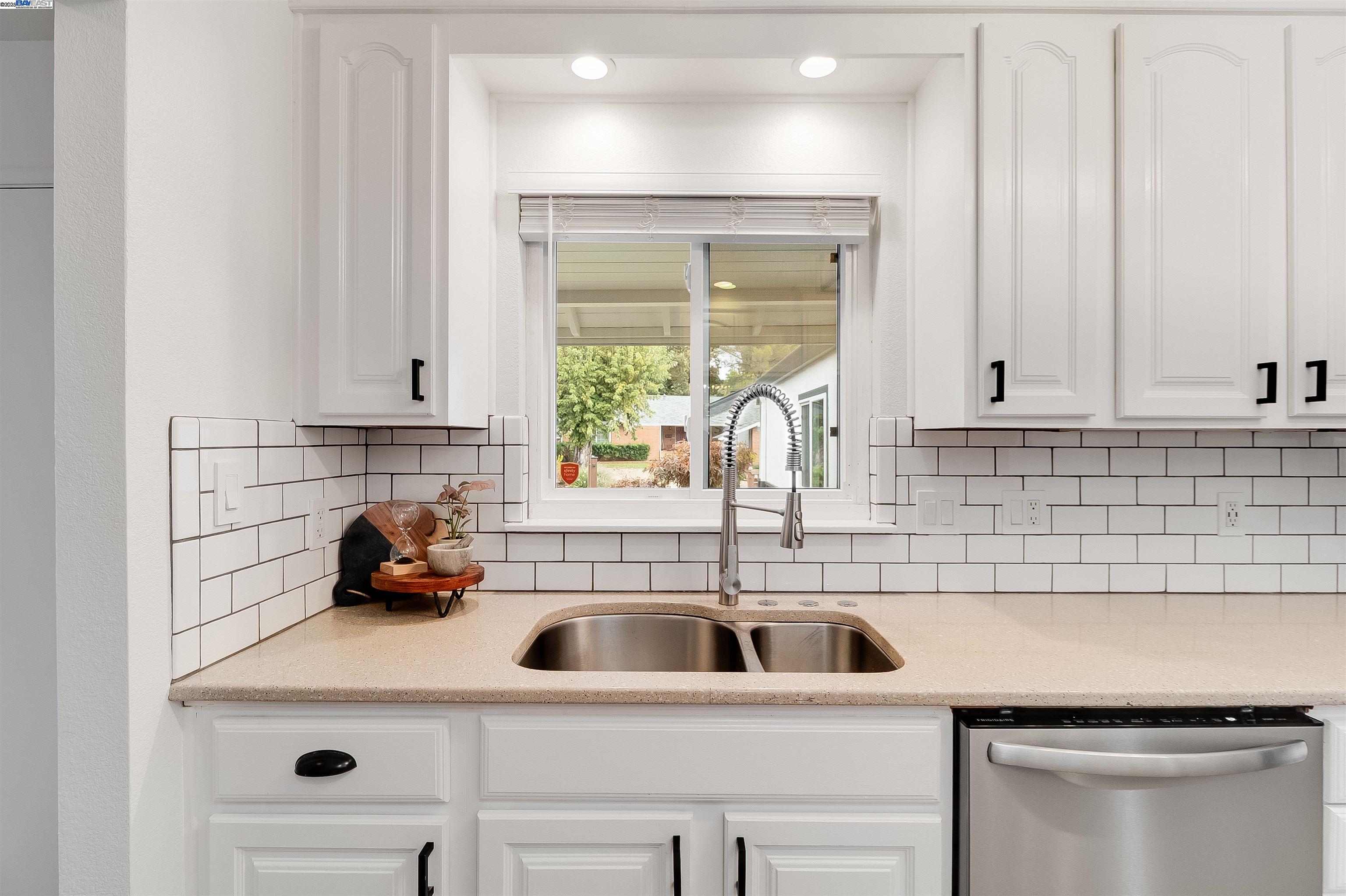 Detail Gallery Image 10 of 51 For 5644 Likins Ave, Martinez,  CA 94553 - 3 Beds | 2 Baths