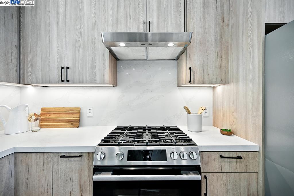 Detail Gallery Image 18 of 42 For 411 Vassar Ave, Berkeley,  CA 94708 - 3 Beds | 3 Baths