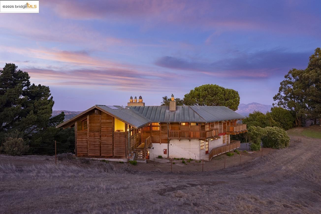 Detail Gallery Image 22 of 30 For 100 Tres Mesas, Orinda,  CA 94563 - 4 Beds | 4 Baths